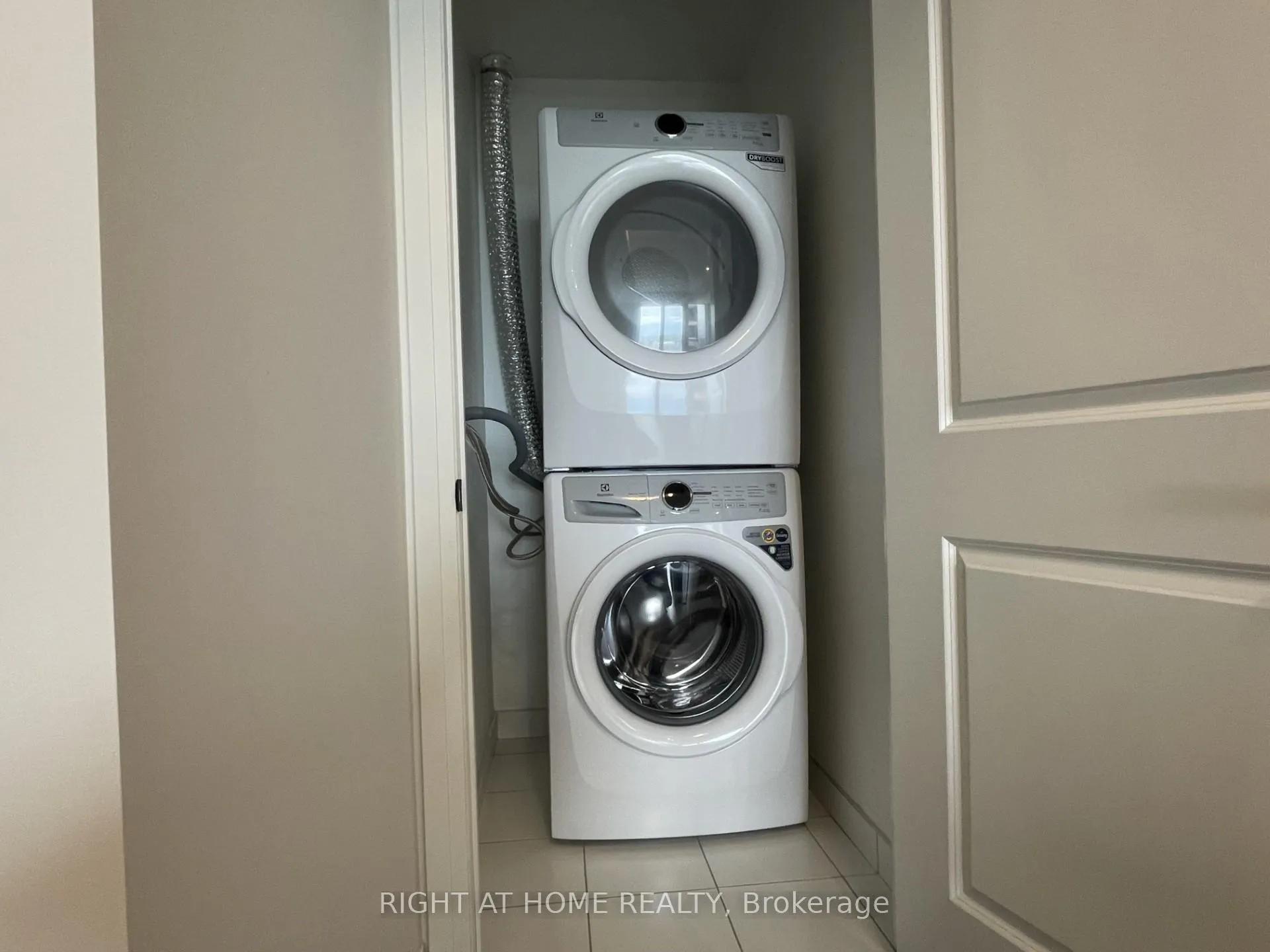 Photo 10 of Unit 2011, 56 Andre De Grasse Street, Markham, Unionville — HOMEH