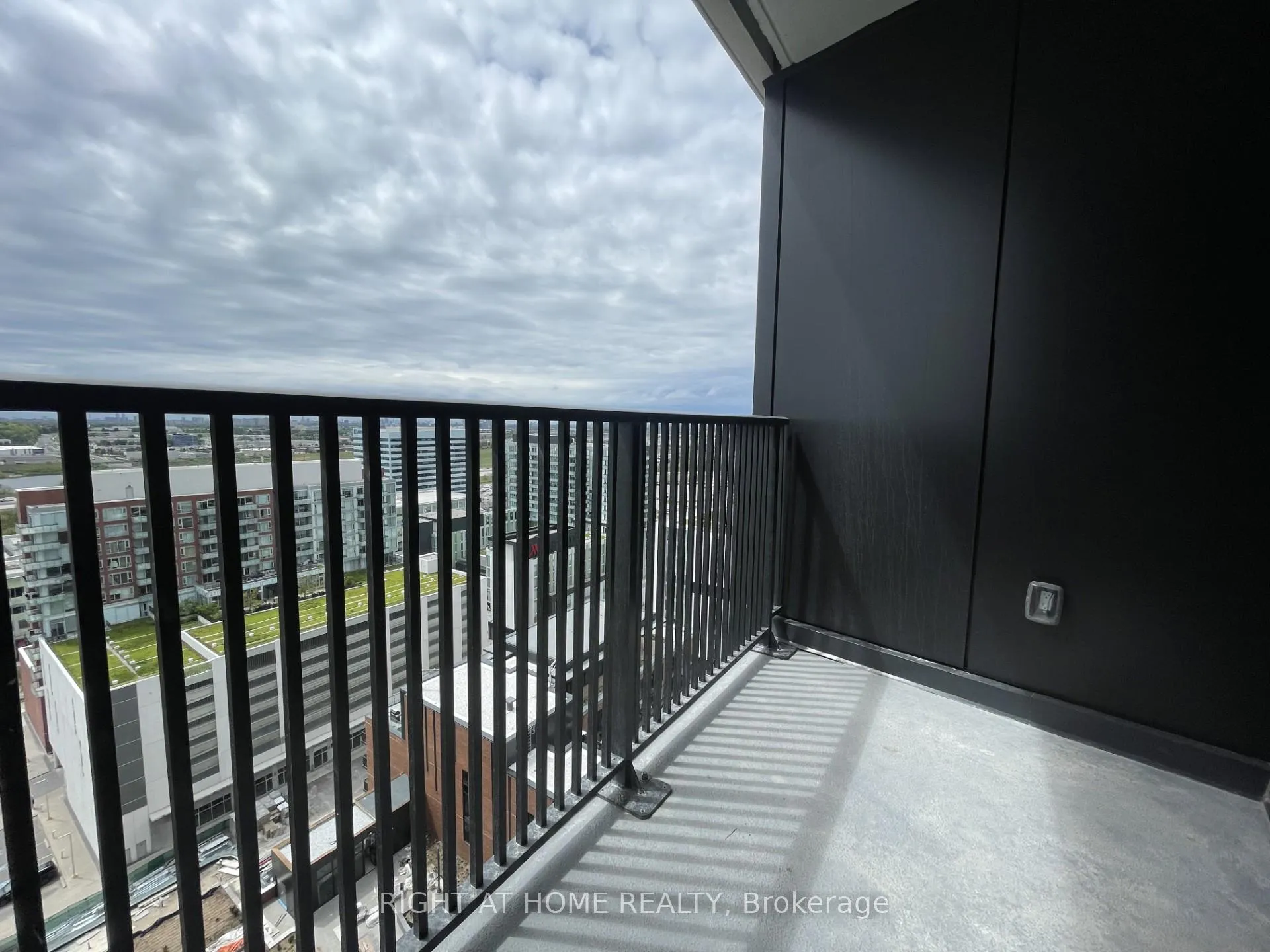 Photo 11 of Unit 2011, 56 Andre De Grasse Street, Markham, Unionville — HOMEH