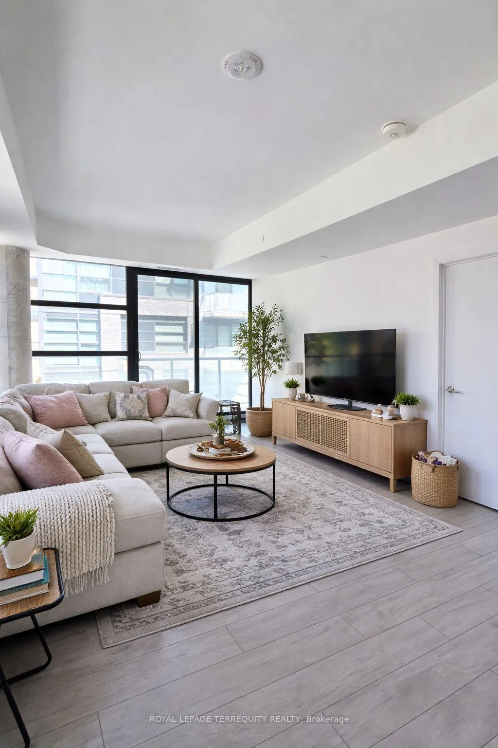 Photo 2 of Unit 325C, 1612 Charles Street, Whitby, Port Whitby — HOMEH