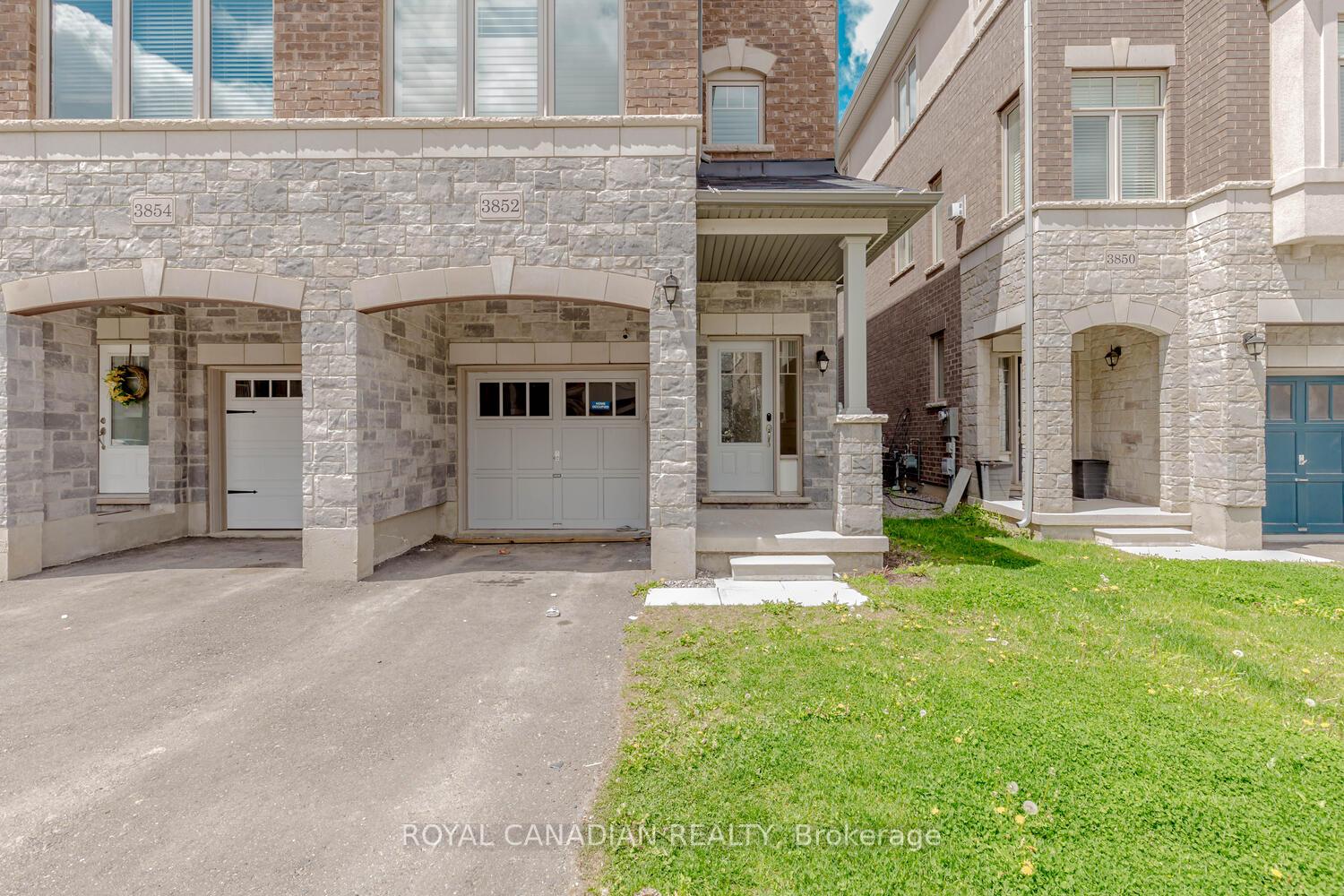 Photo 4 of 3852 Tufgar Crescent, Burlington, Alton — HOMEH