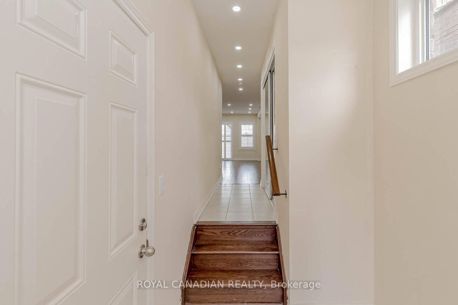 Photo 3 of 3852 Tufgar Crescent, Burlington, Alton — HOMEH
