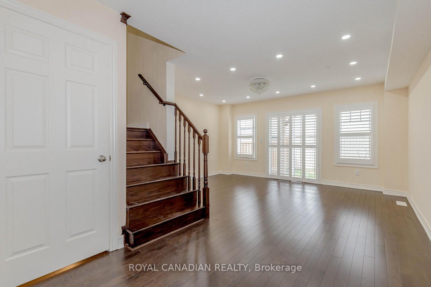 Photo 12 of 3852 Tufgar Crescent, Burlington, Alton — HOMEH