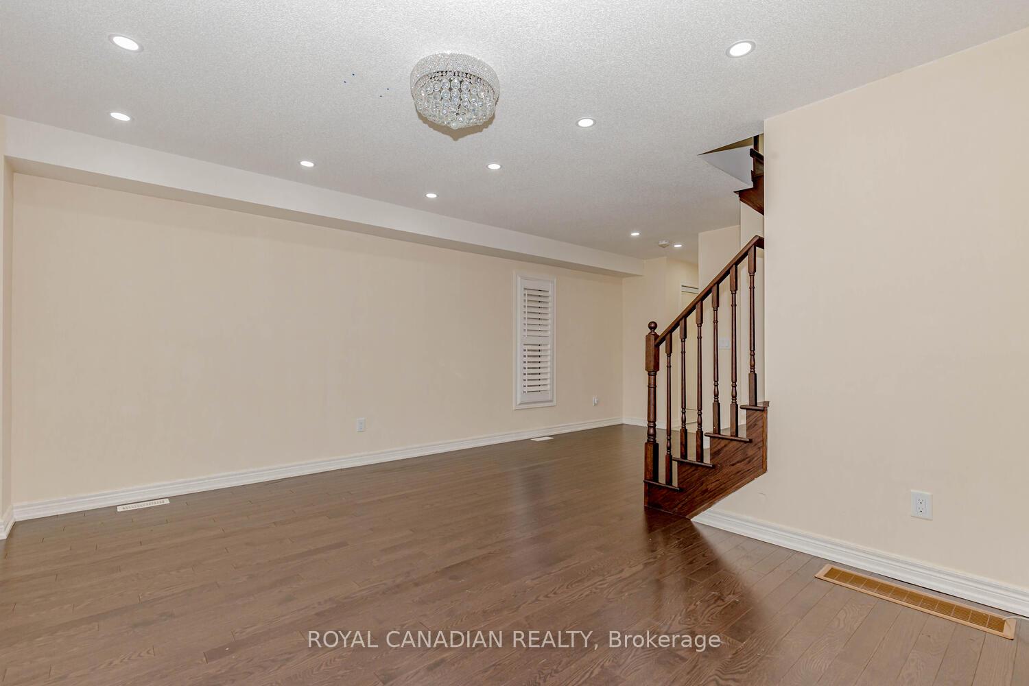 Photo 5 of 3852 Tufgar Crescent, Burlington, Alton — HOMEH
