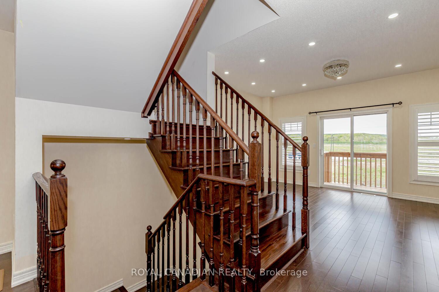 Photo 6 of 3852 Tufgar Crescent, Burlington, Alton — HOMEH