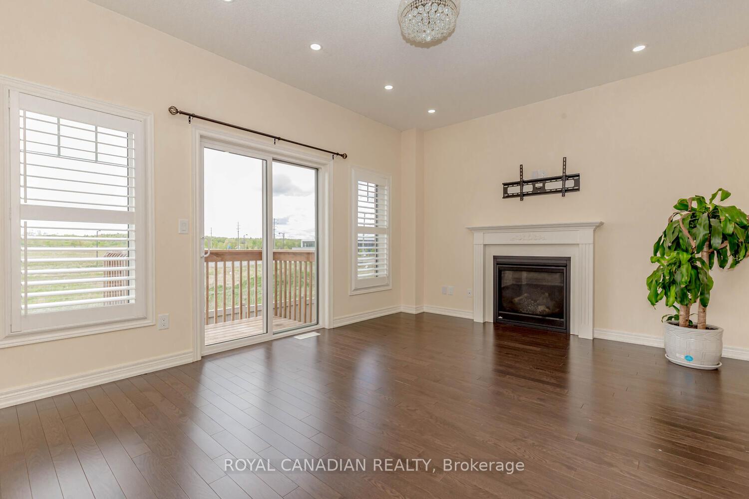 Photo 10 of 3852 Tufgar Crescent, Burlington, Alton — HOMEH