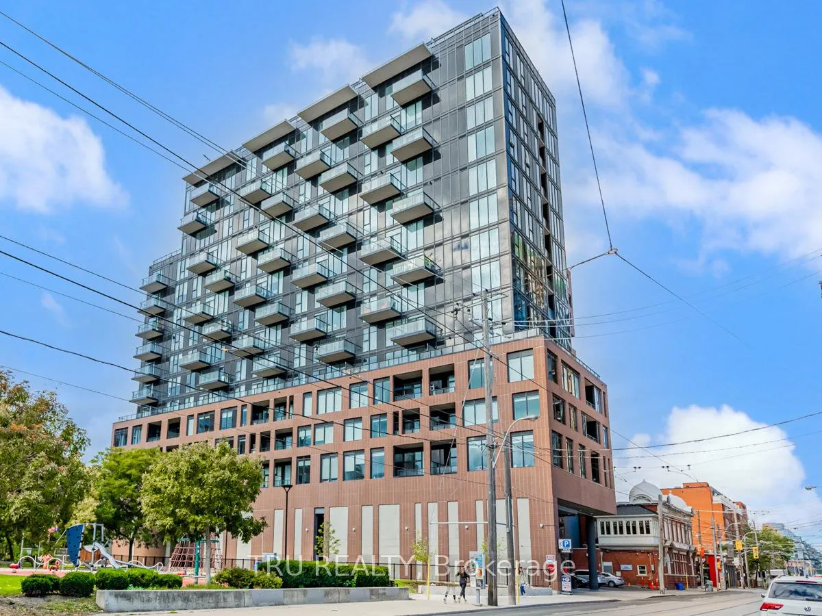 Front of Unit LPH12, 270 Dufferin Street