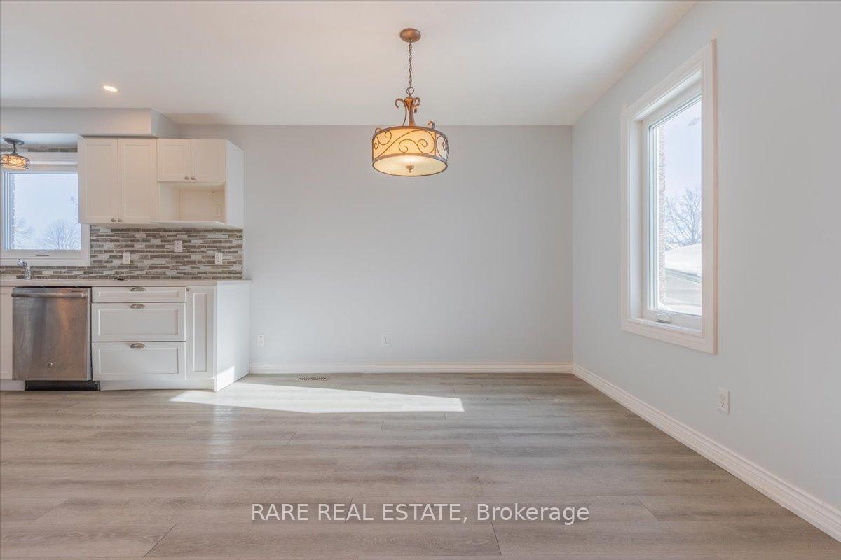 Photo 4 of Unit Main, 29 Mapleton Avenue, Barrie, Holly — HOMEH