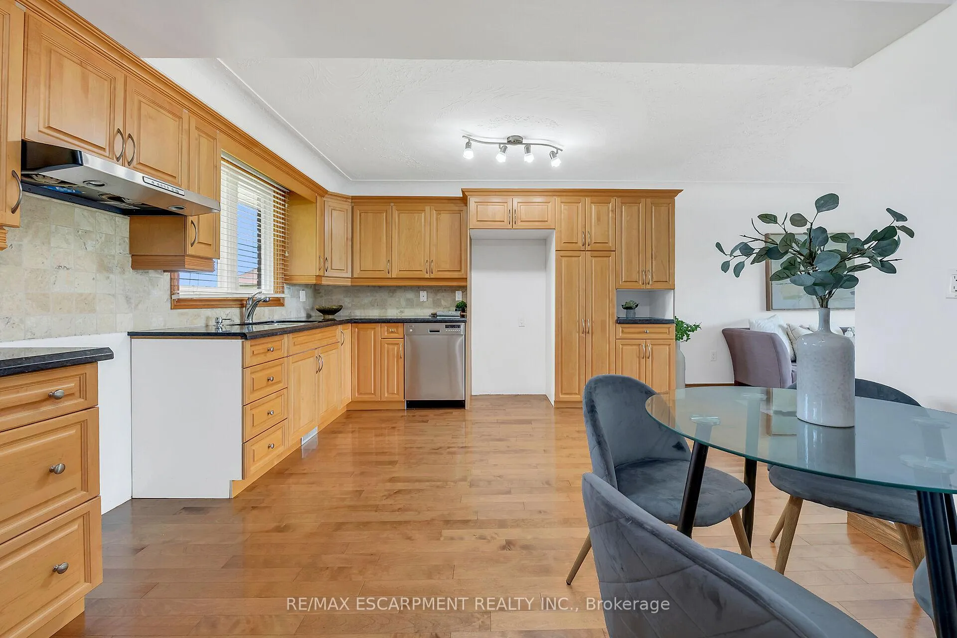 Photo 11 of 617 Eighth Road E, Hamilton, Rural Stoney Creek — HOMEH