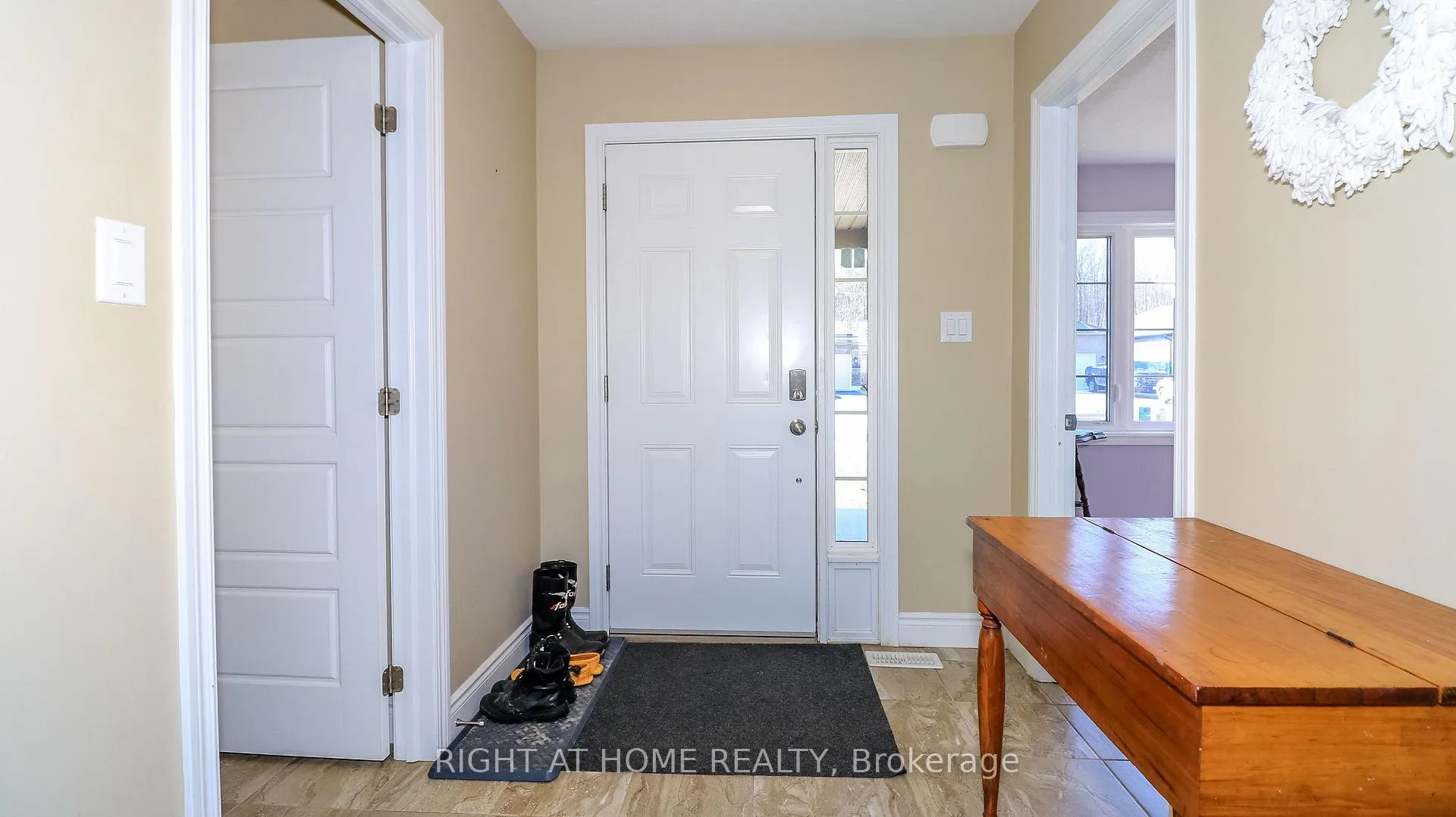 Photo 2 of 28 Hunter Avenue, Tay, Victoria Harbour — HOMEH
