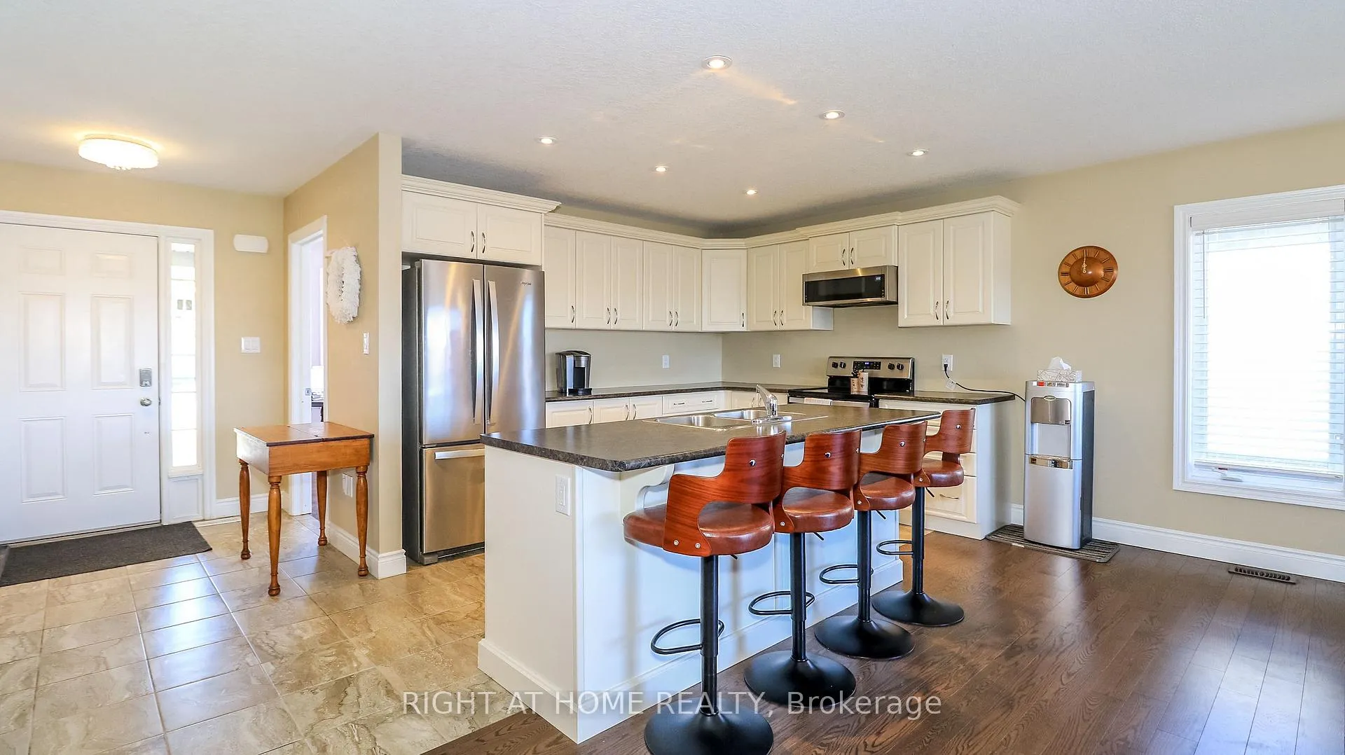 Photo 4 of 28 Hunter Avenue, Tay, Victoria Harbour — HOMEH