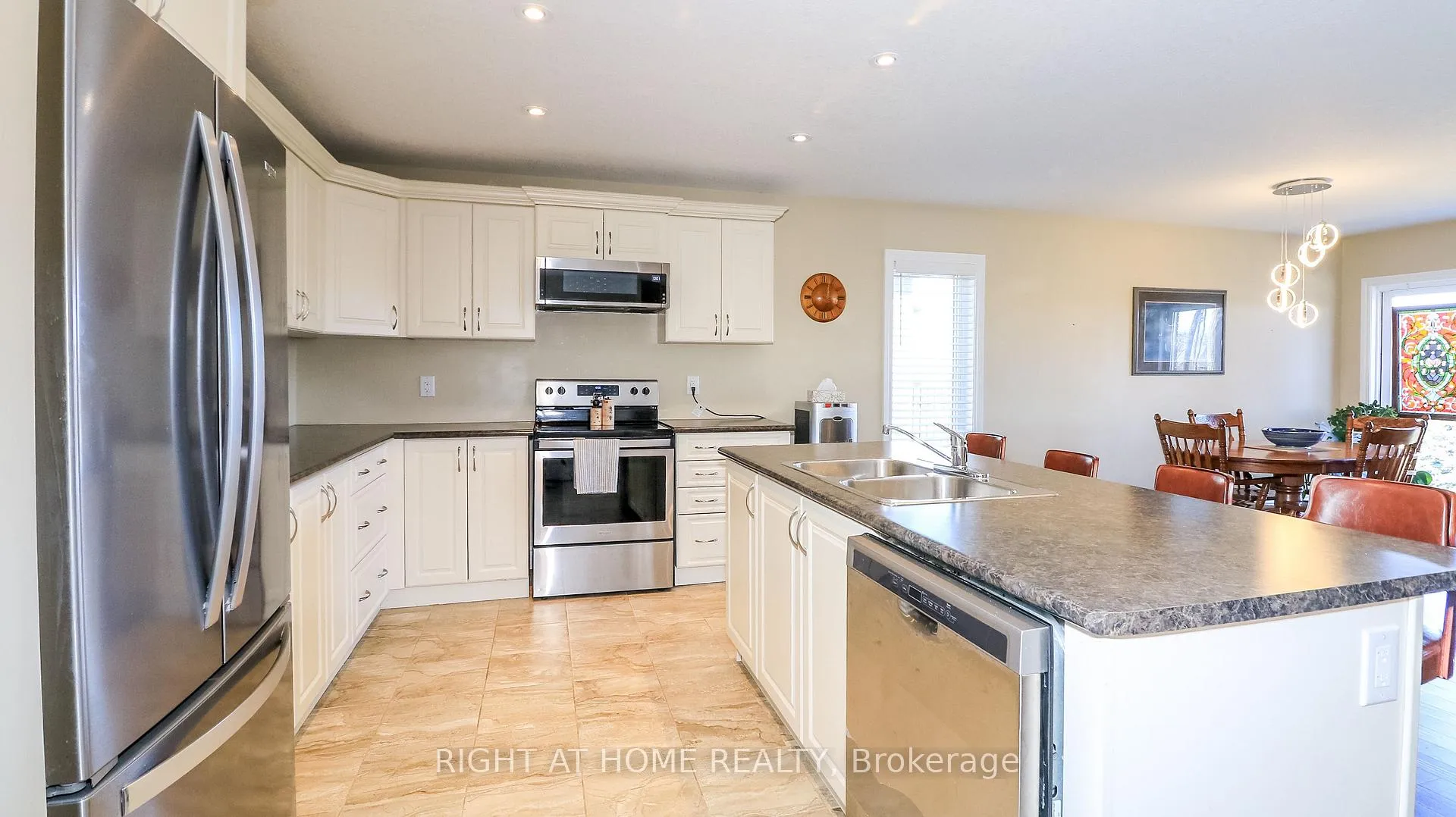 Photo 5 of 28 Hunter Avenue, Tay, Victoria Harbour — HOMEH