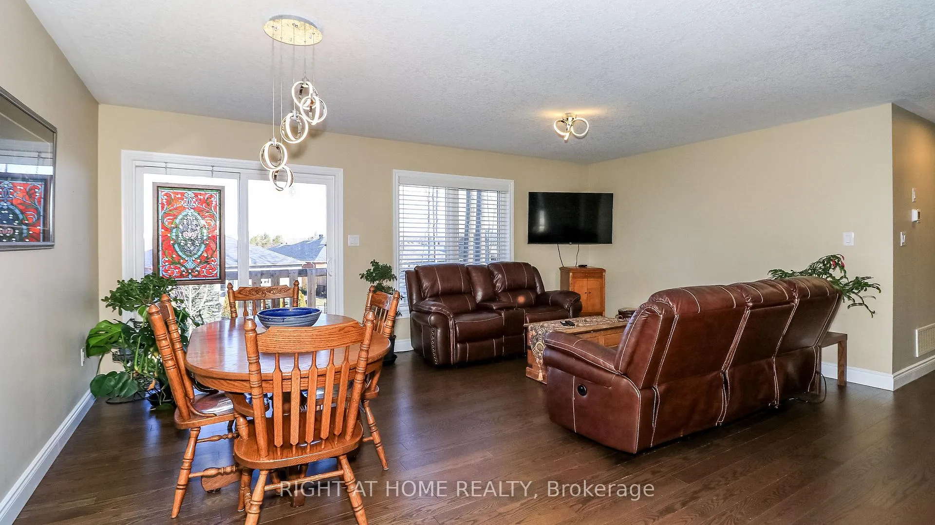 Photo 6 of 28 Hunter Avenue, Tay, Victoria Harbour — HOMEH