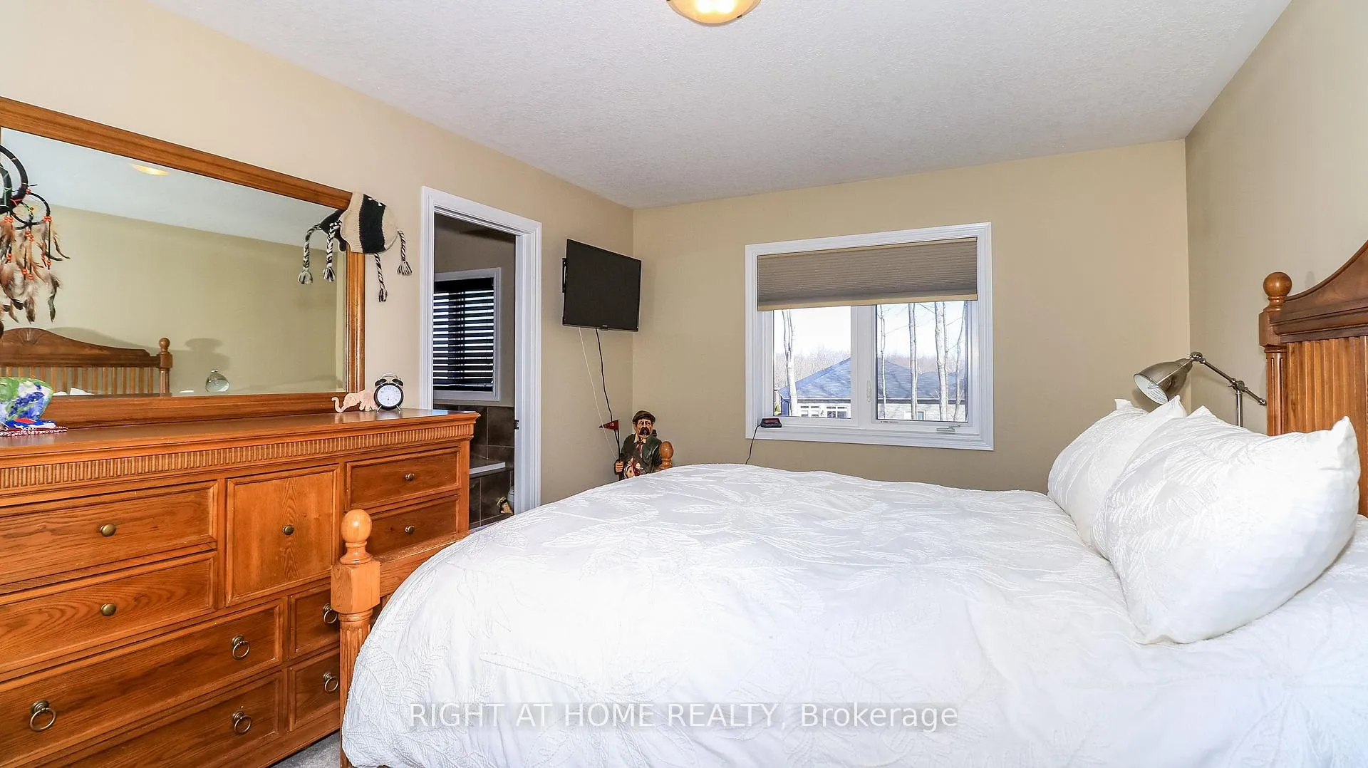Photo 12 of 28 Hunter Avenue, Tay, Victoria Harbour — HOMEH