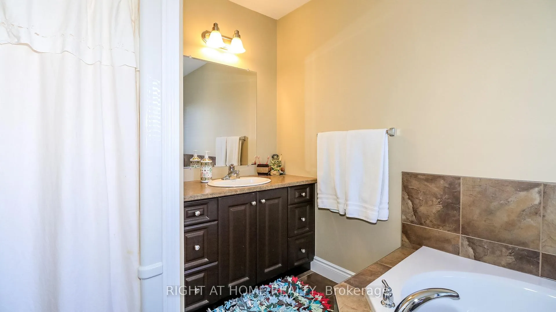 Photo 14 of 28 Hunter Avenue, Tay, Victoria Harbour — HOMEH