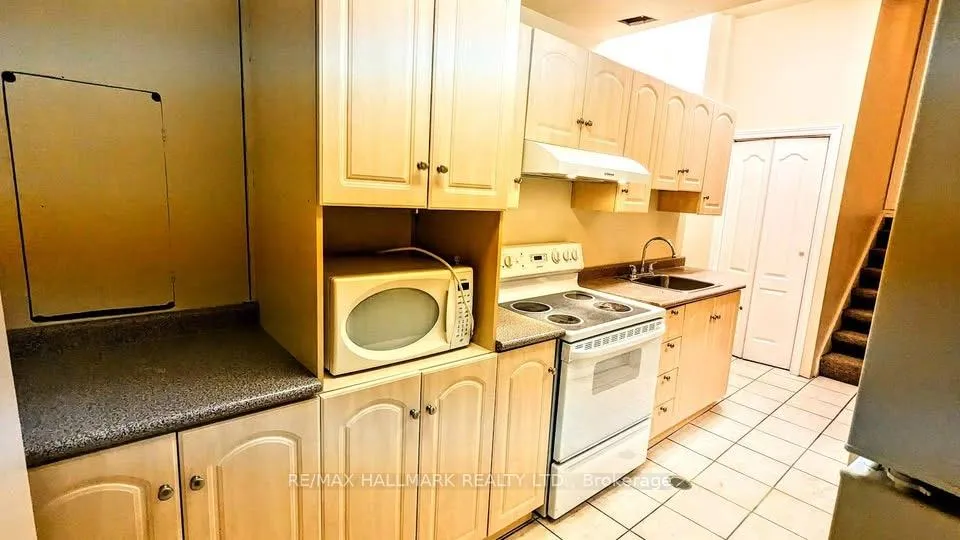 Photo 3 of Unit Lower, 166 Sail Crescent, Vaughan, Vellore Village — HOMEH