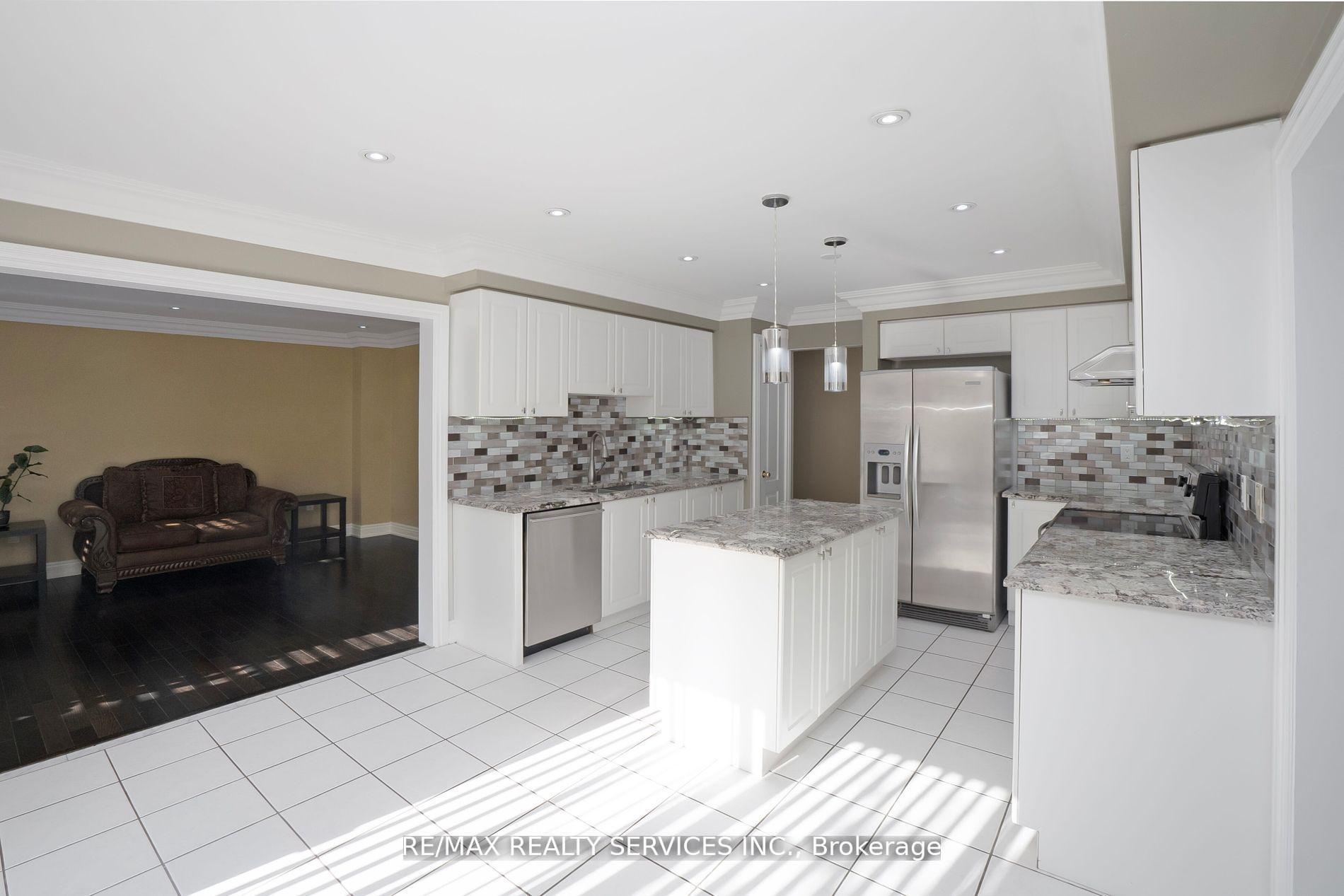Photo 12 of 14 Foxmere Road, Brampton, Fletcher's Meadow — HOMEH
