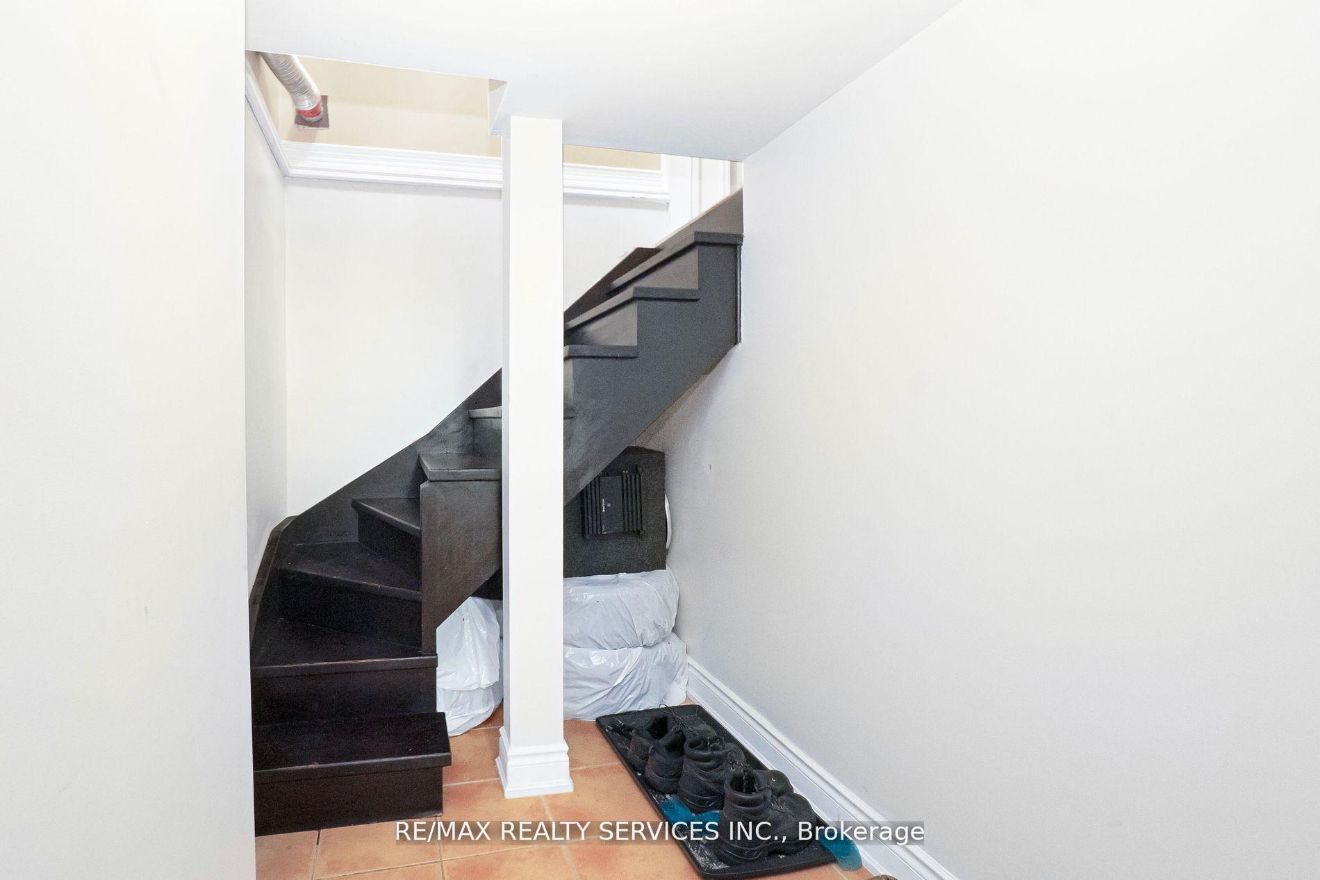 Photo 38 of 14 Foxmere Road, Brampton, Fletcher's Meadow — HOMEH