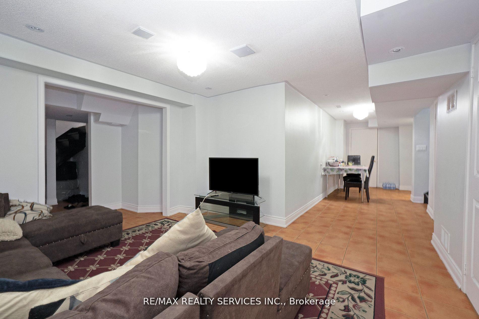 Photo 40 of 14 Foxmere Road, Brampton, Fletcher's Meadow — HOMEH