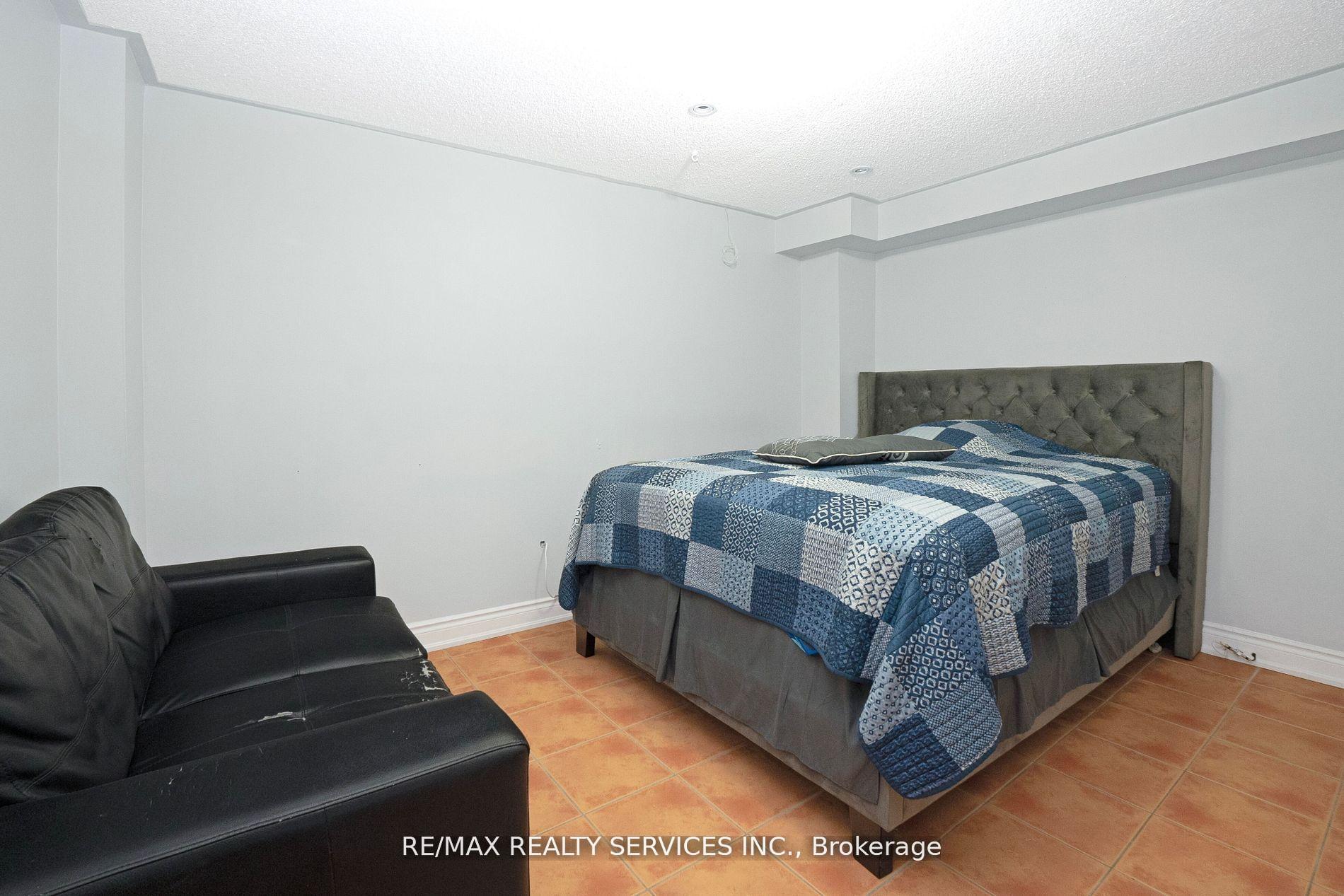 Photo 44 of 14 Foxmere Road, Brampton, Fletcher's Meadow — HOMEH