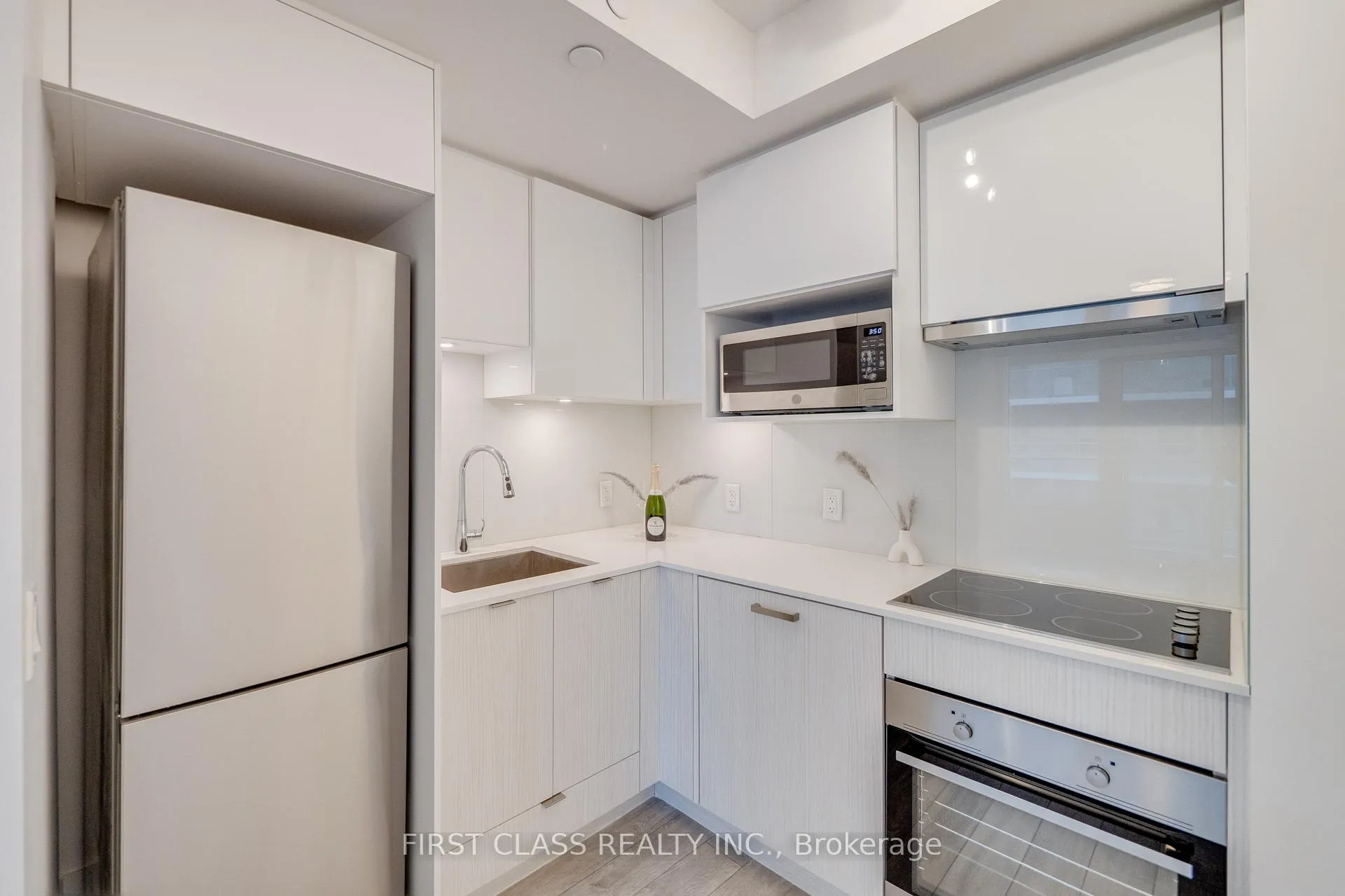 Photo 6 of Unit 3414, 195 Redpath Avenue, Toronto, Mount Pleasant West — HOMEH
