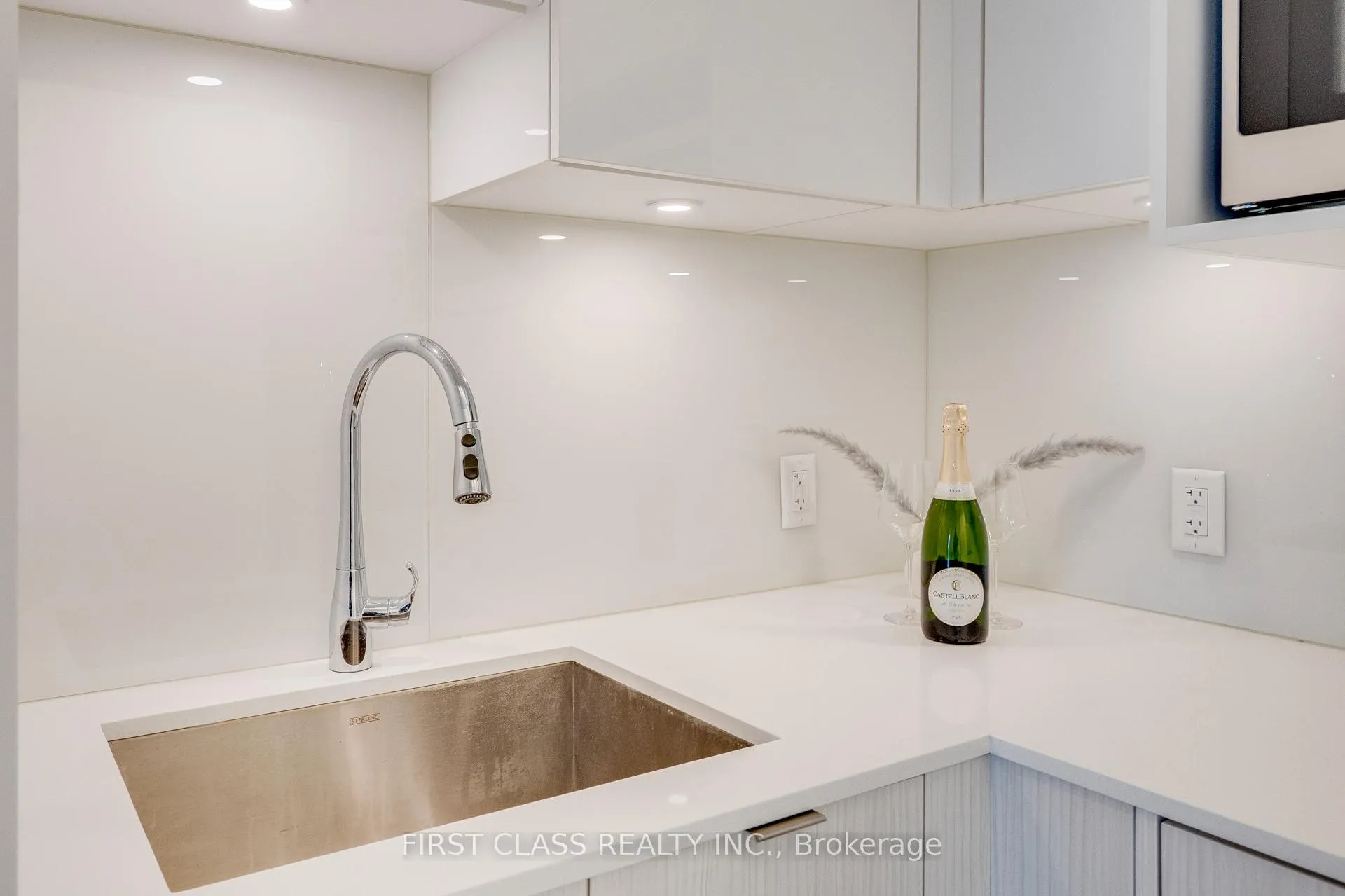 Photo 9 of Unit 3414, 195 Redpath Avenue, Toronto, Mount Pleasant West — HOMEH