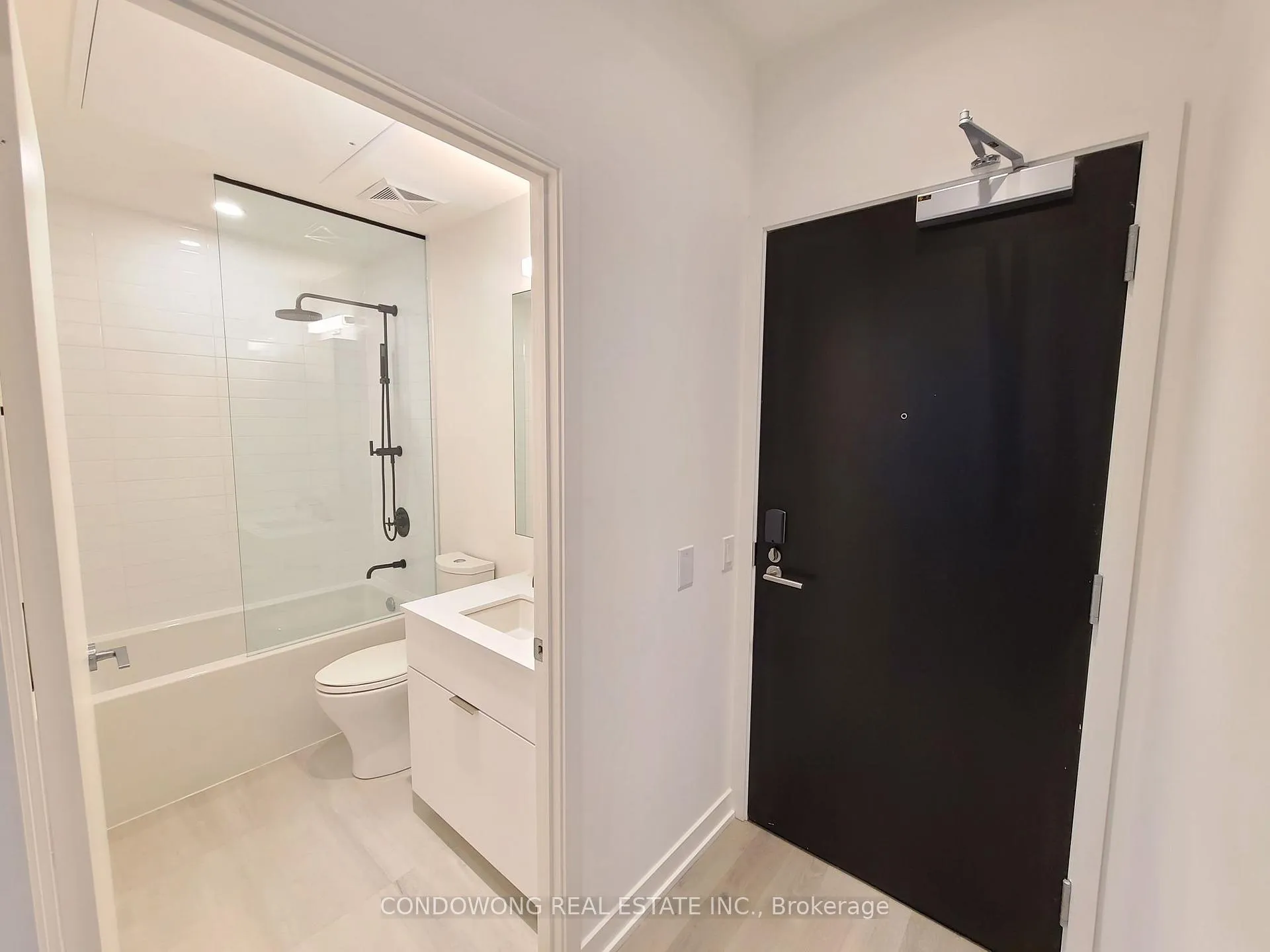 Photo 2 of Unit 304, 22 Lombard Street, Toronto, Church-Yonge Corridor — HOMEH