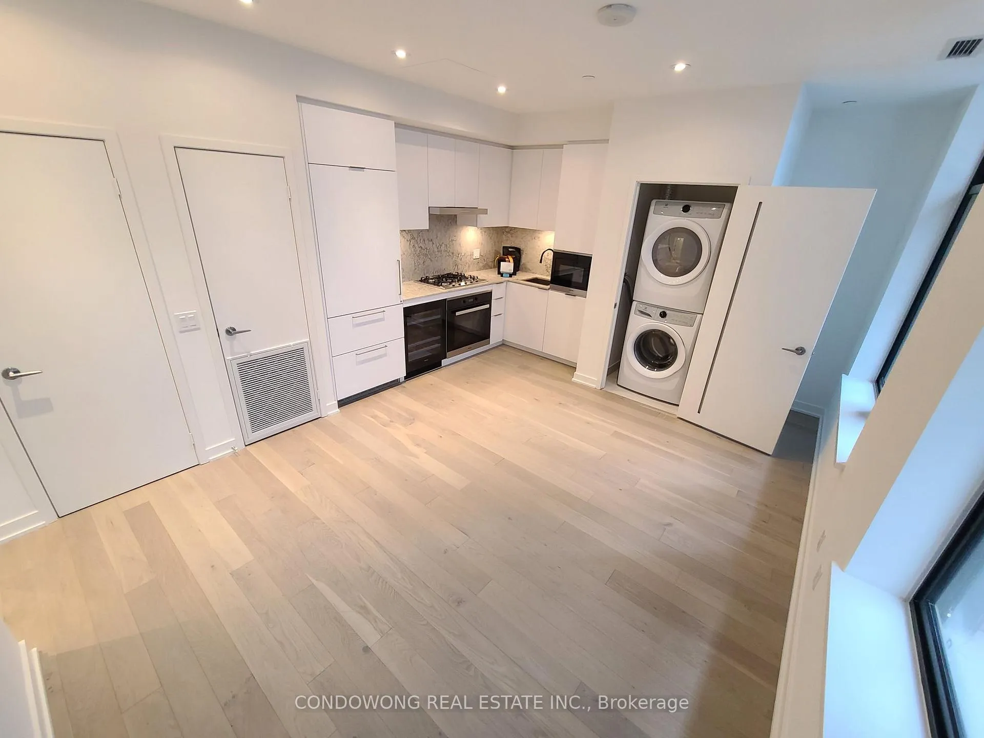 Photo 4 of Unit 304, 22 Lombard Street, Toronto, Church-Yonge Corridor — HOMEH
