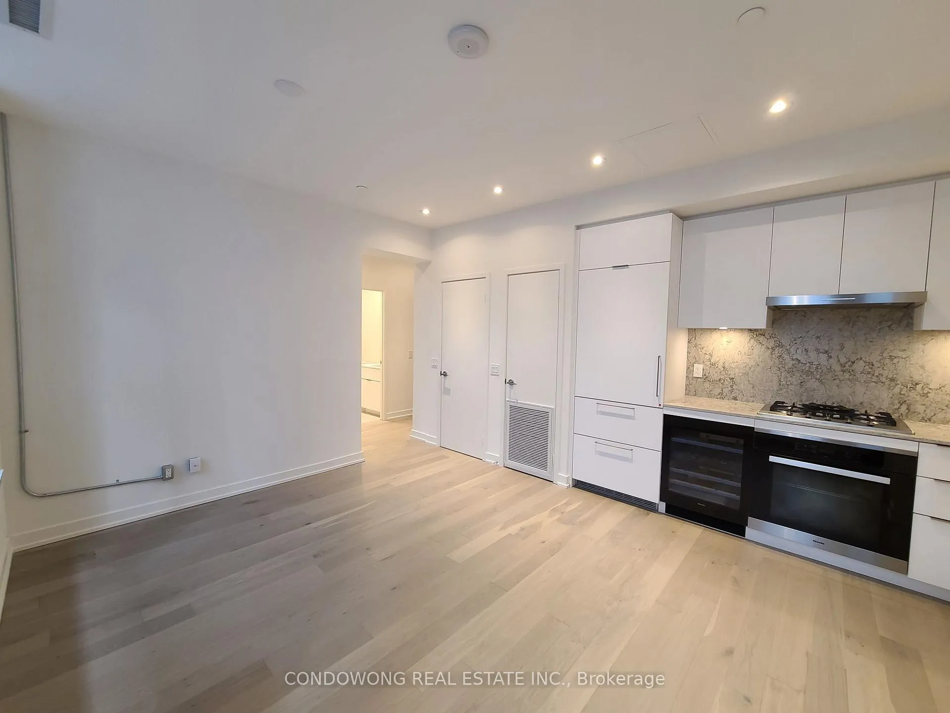 Photo 6 of Unit 304, 22 Lombard Street, Toronto, Church-Yonge Corridor — HOMEH
