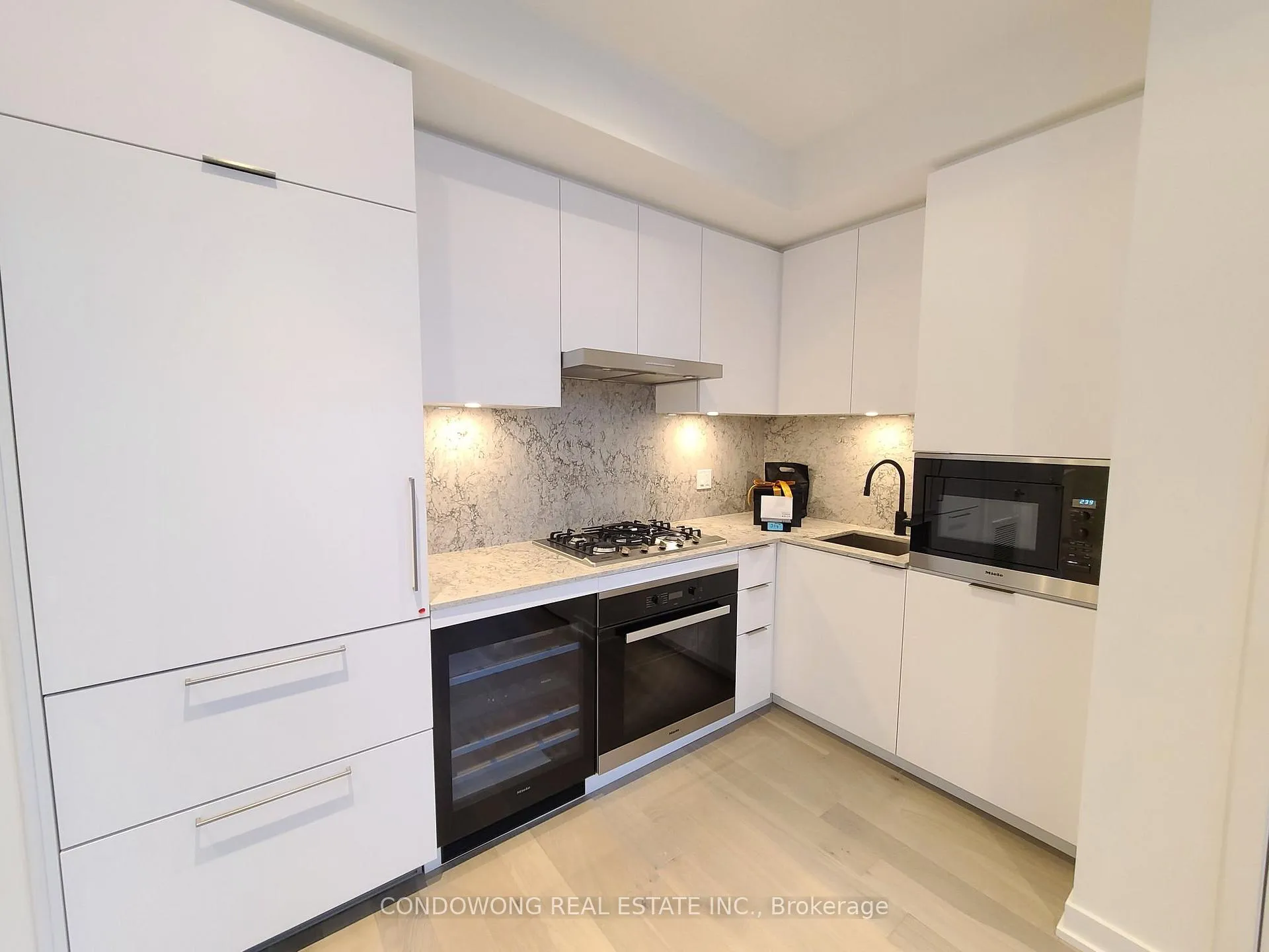 Photo 7 of Unit 304, 22 Lombard Street, Toronto, Church-Yonge Corridor — HOMEH