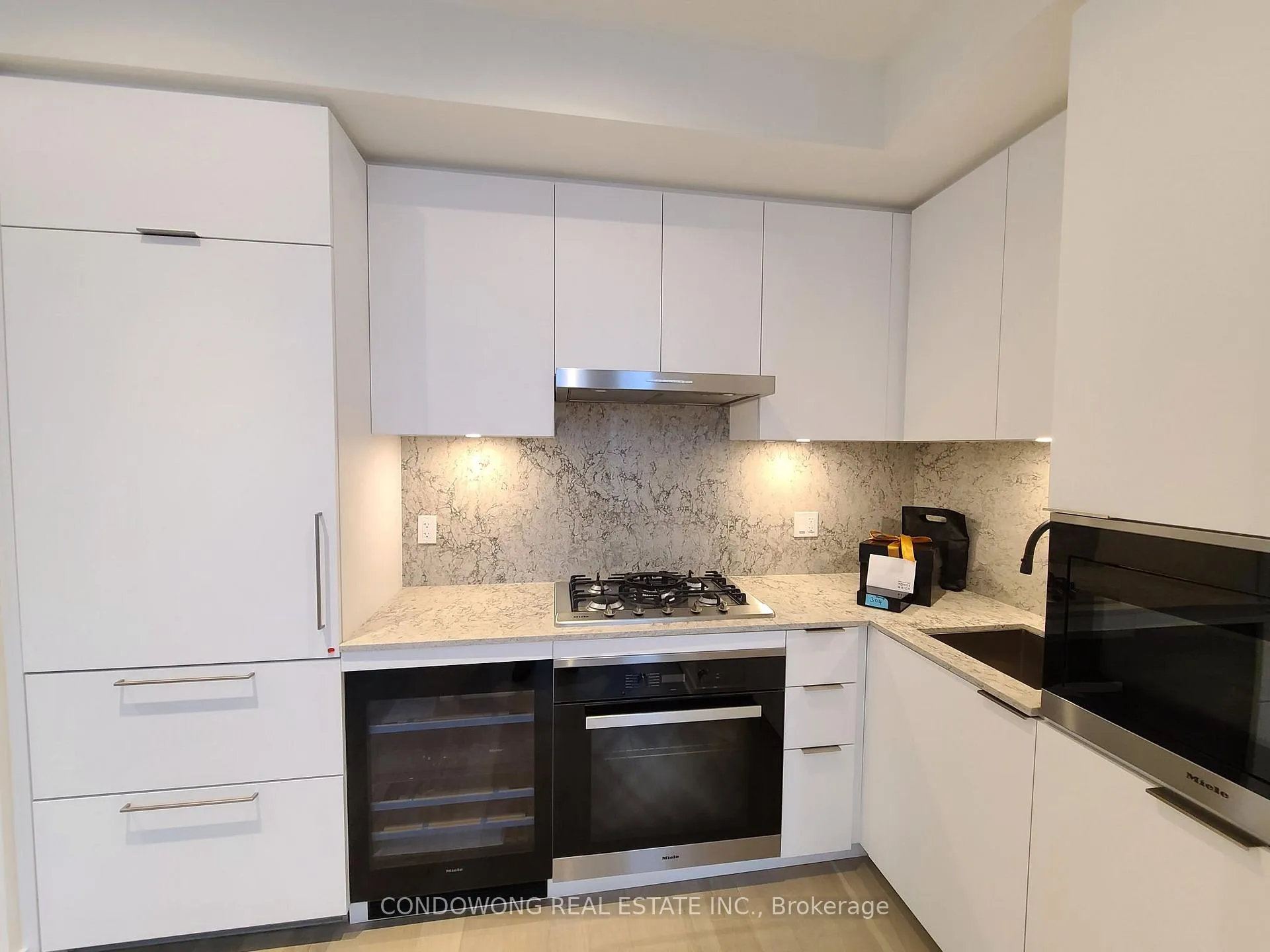 Photo 8 of Unit 304, 22 Lombard Street, Toronto, Church-Yonge Corridor — HOMEH