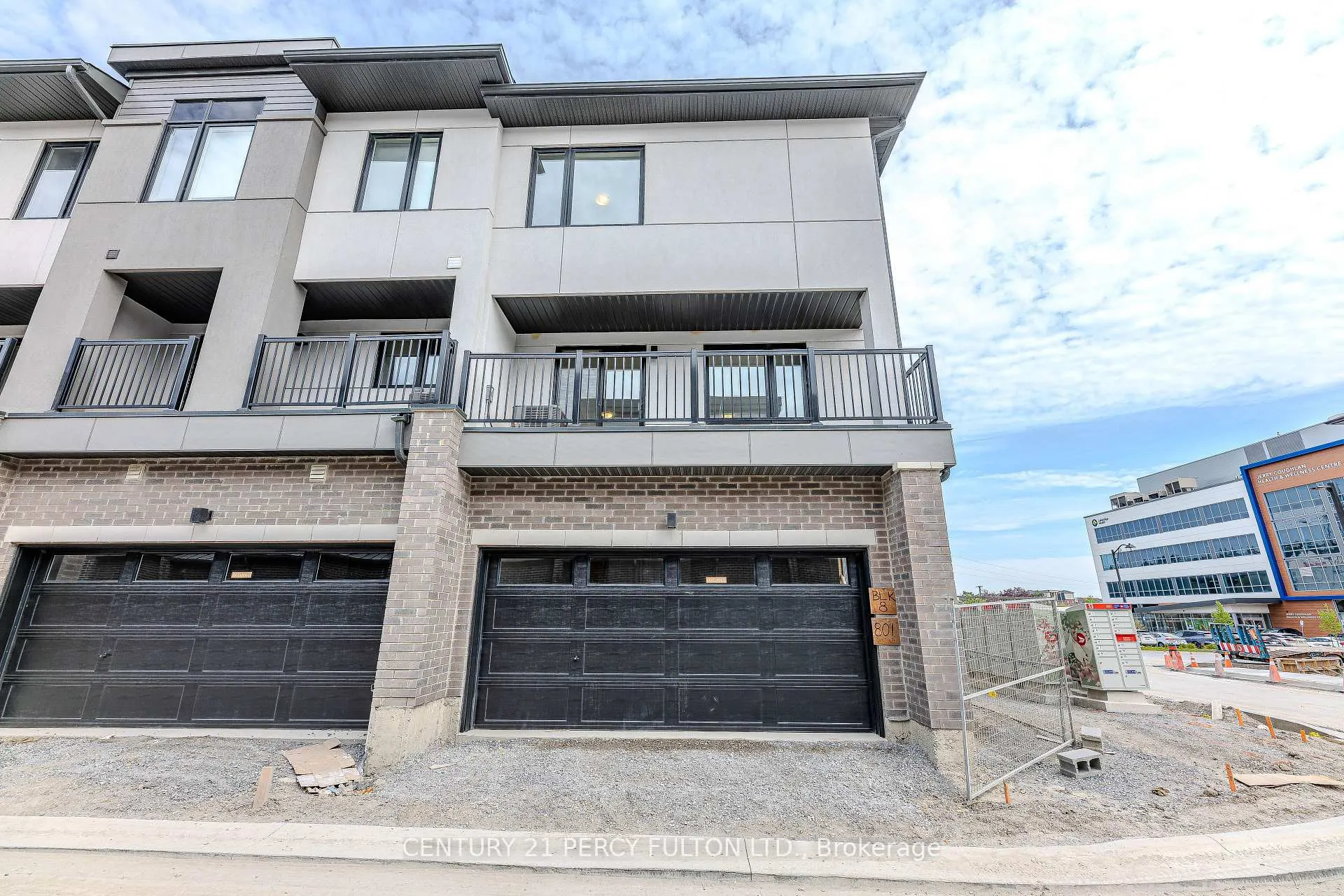 Photo 2 of Unit 809, 1695 Dersan Street, Pickering, Duffin Heights — HOMEH