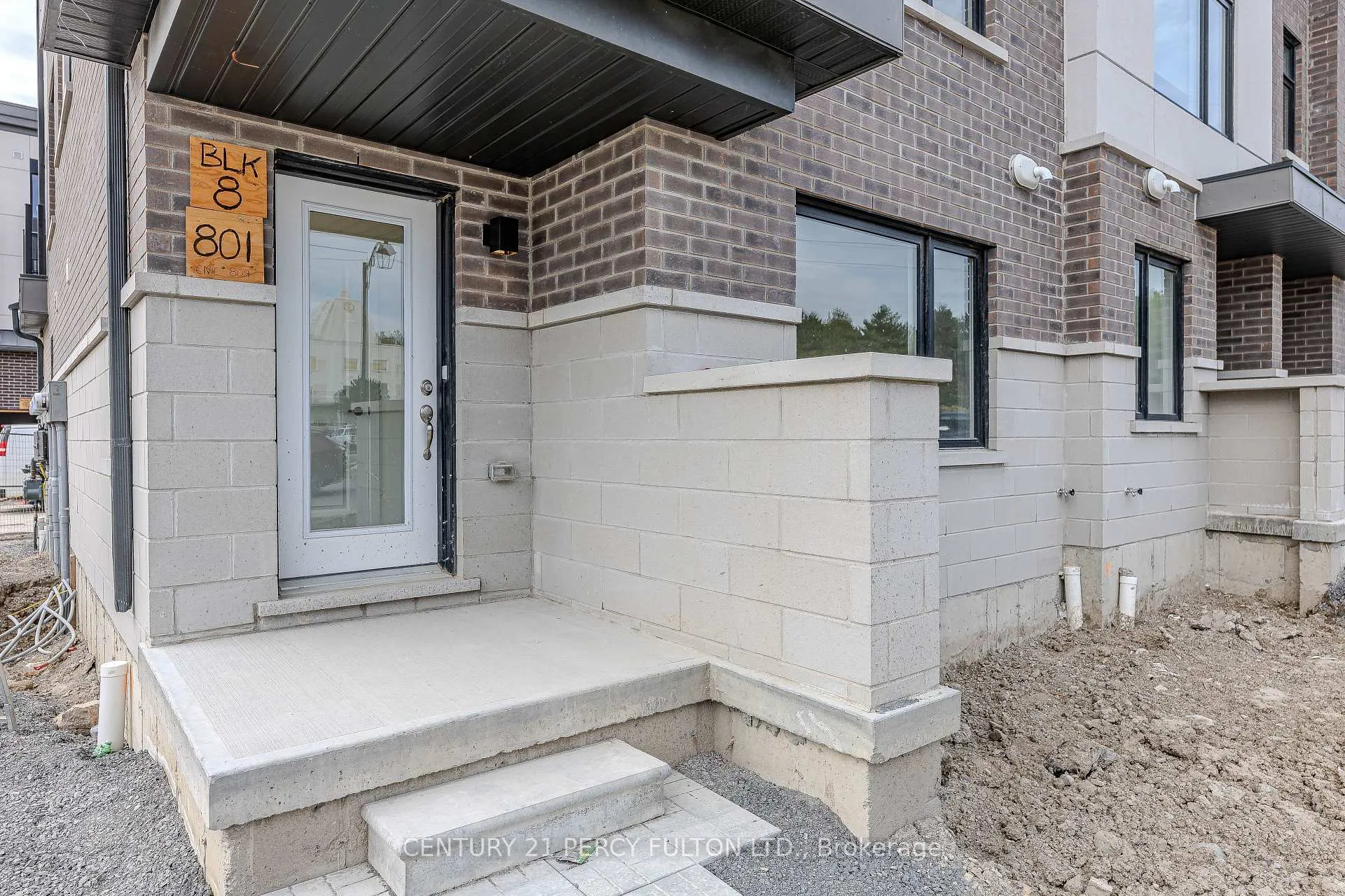 Photo 3 of Unit 809, 1695 Dersan Street, Pickering, Duffin Heights — HOMEH