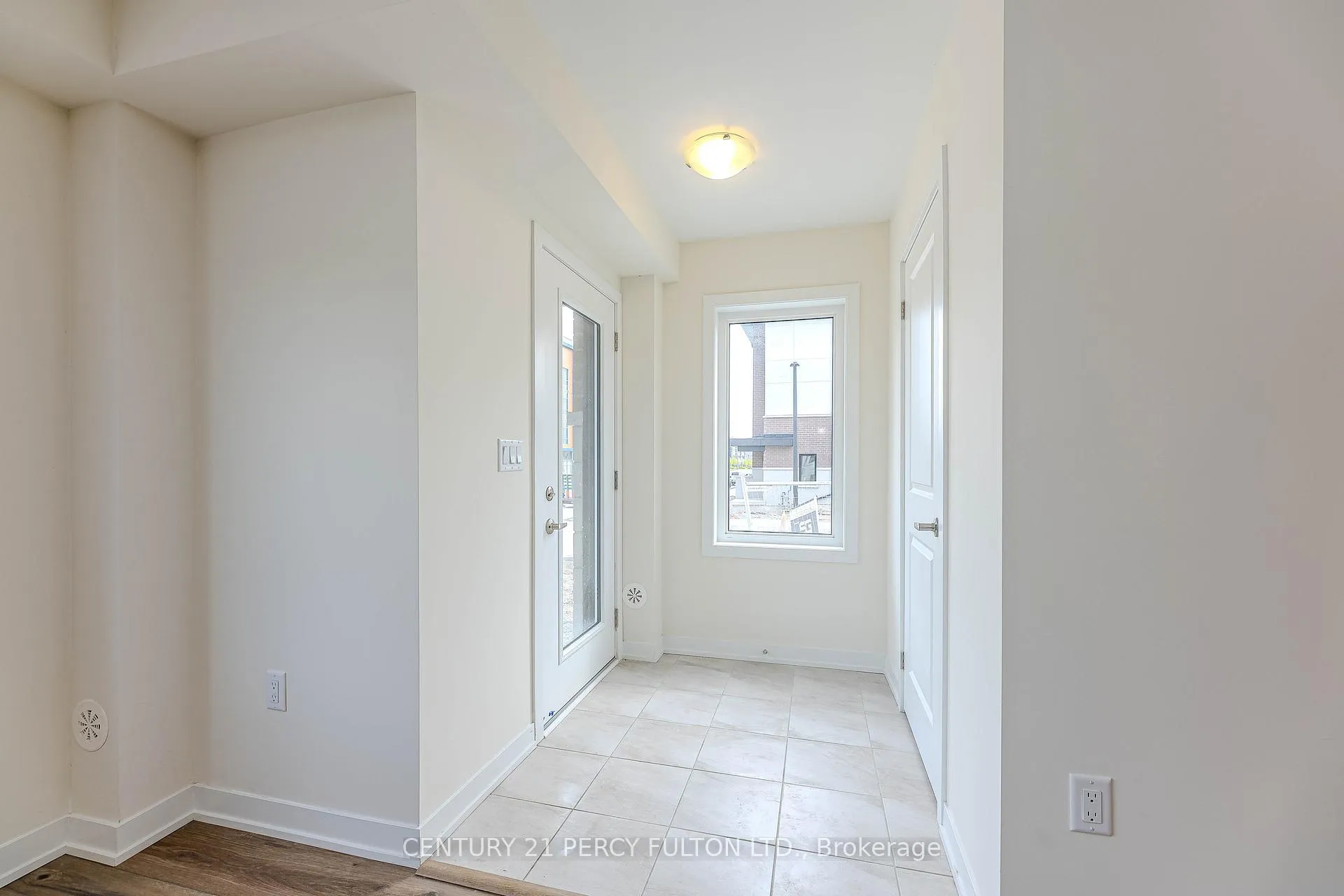 Photo 4 of Unit 809, 1695 Dersan Street, Pickering, Duffin Heights — HOMEH