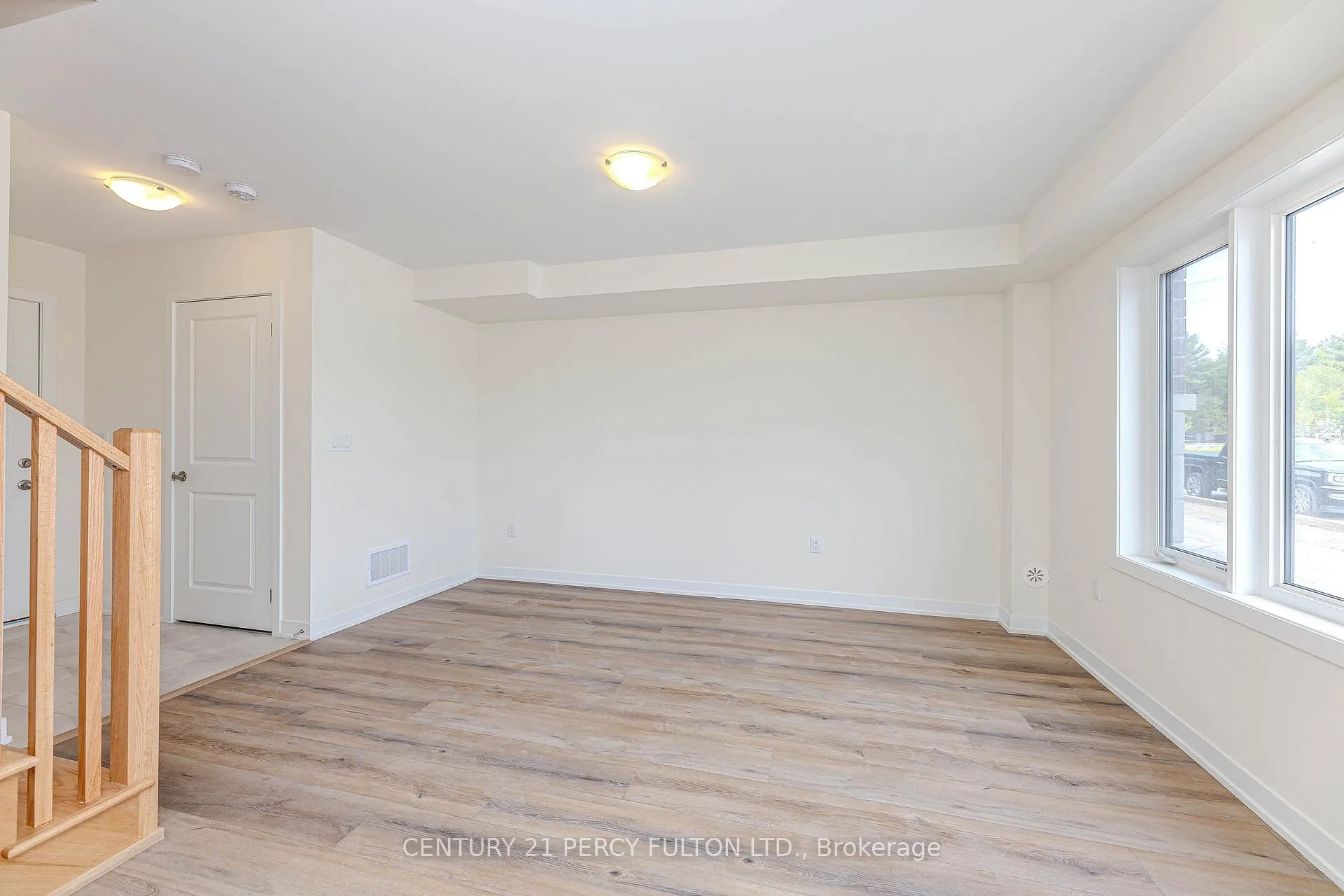 Photo 6 of Unit 809, 1695 Dersan Street, Pickering, Duffin Heights — HOMEH