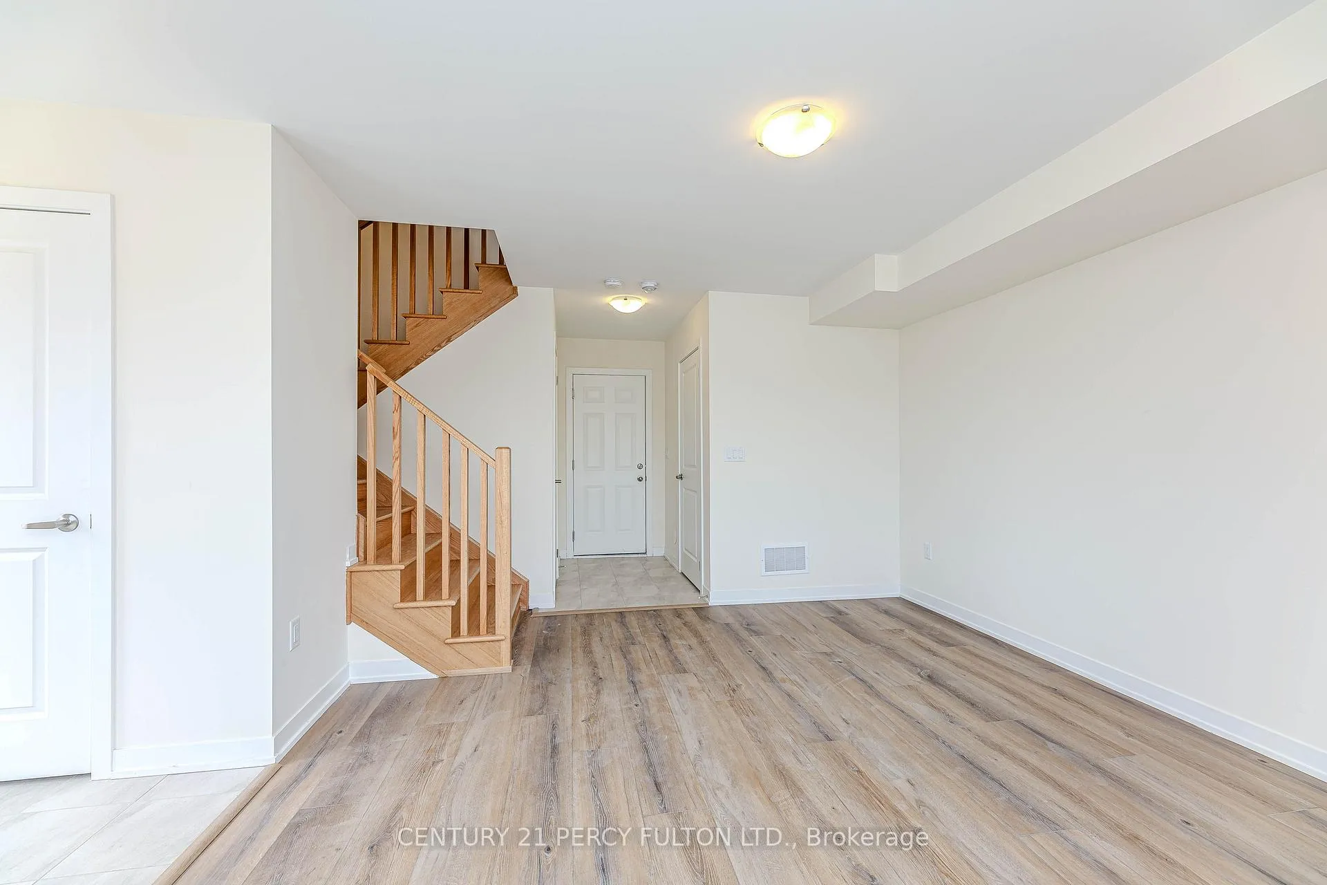 Photo 7 of Unit 809, 1695 Dersan Street, Pickering, Duffin Heights — HOMEH