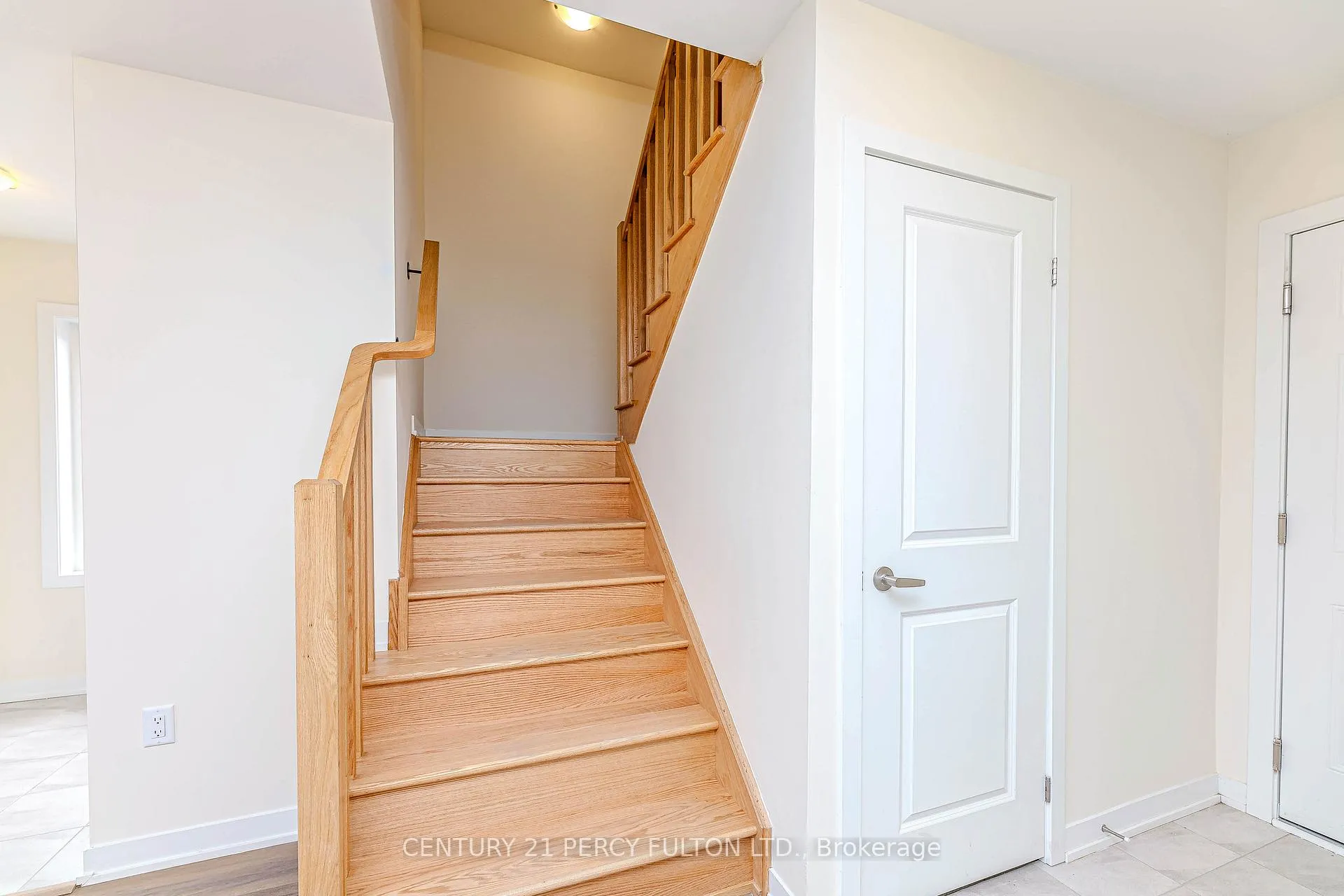 Photo 9 of Unit 809, 1695 Dersan Street, Pickering, Duffin Heights — HOMEH
