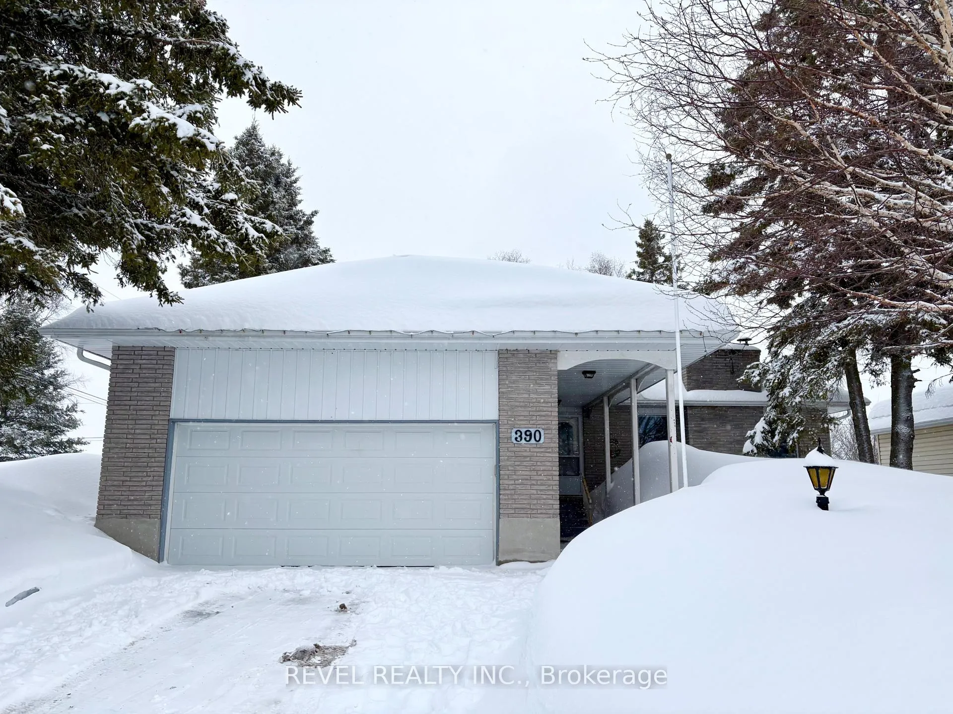 Photo 1 of 390 Seventeenth Avenue, Cochrane — HOMEH