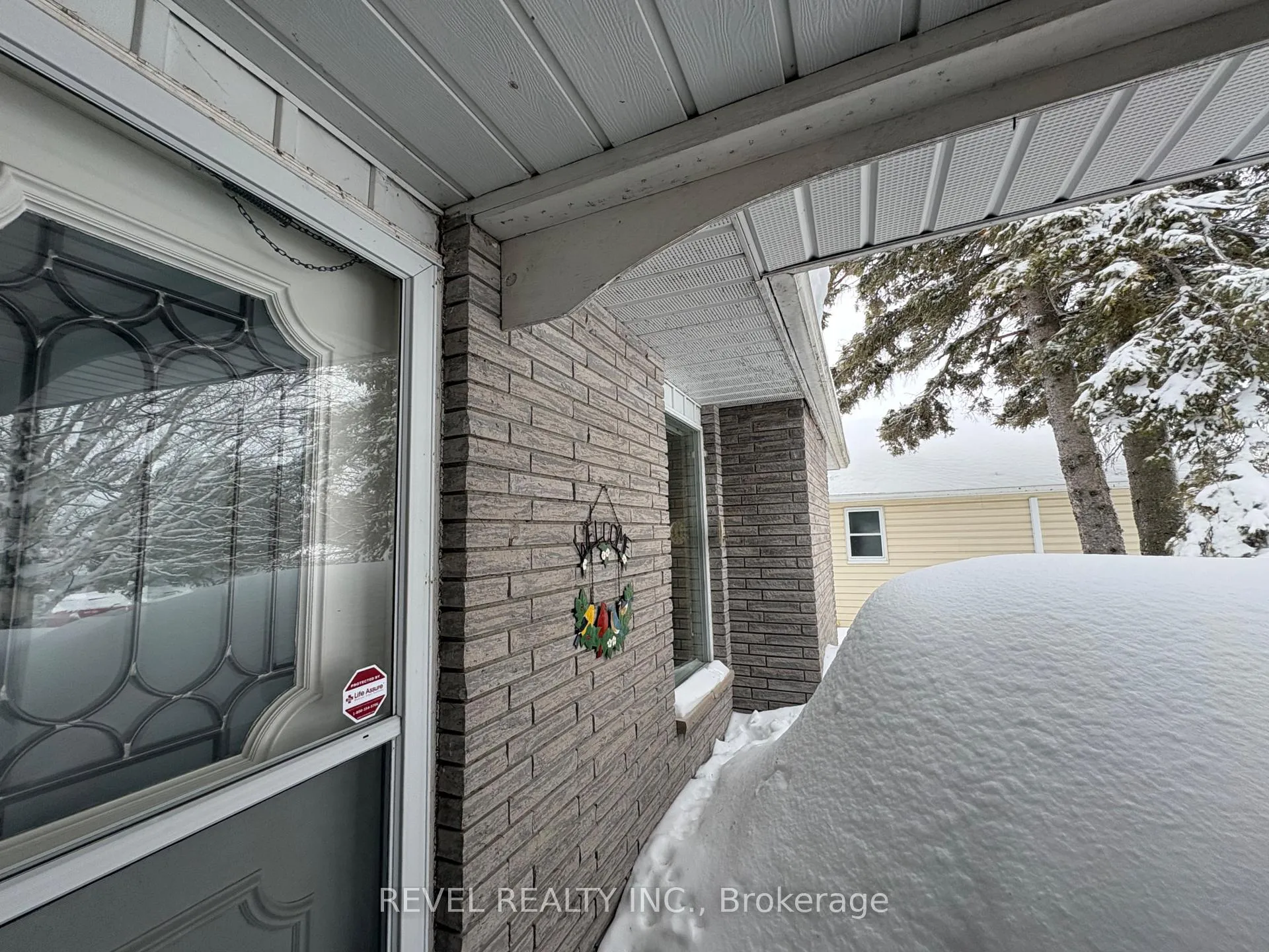 Photo 5 of 390 Seventeenth Avenue, Cochrane — HOMEH
