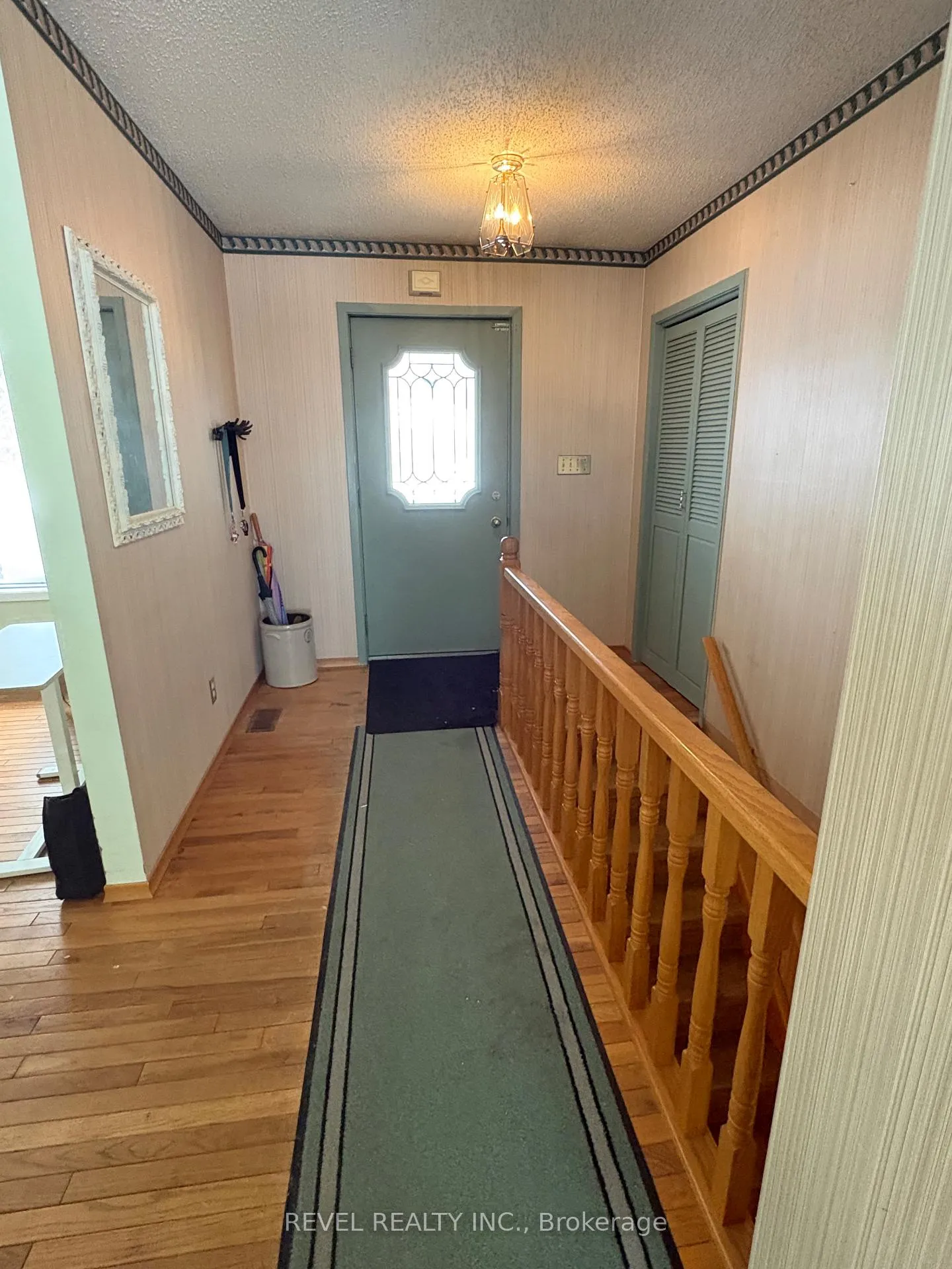 Photo 6 of 390 Seventeenth Avenue, Cochrane — HOMEH
