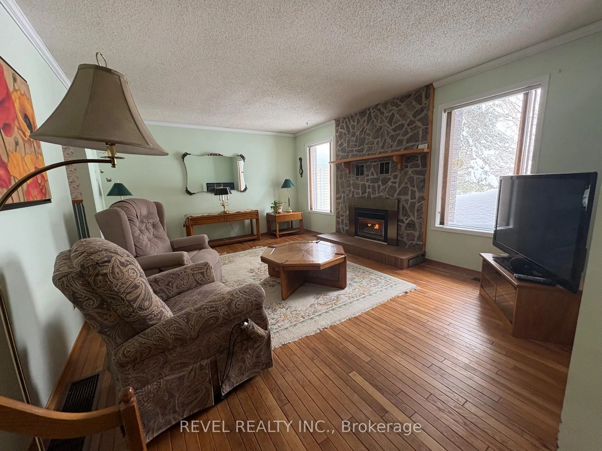 Photo 7 of 390 Seventeenth Avenue, Cochrane — HOMEH