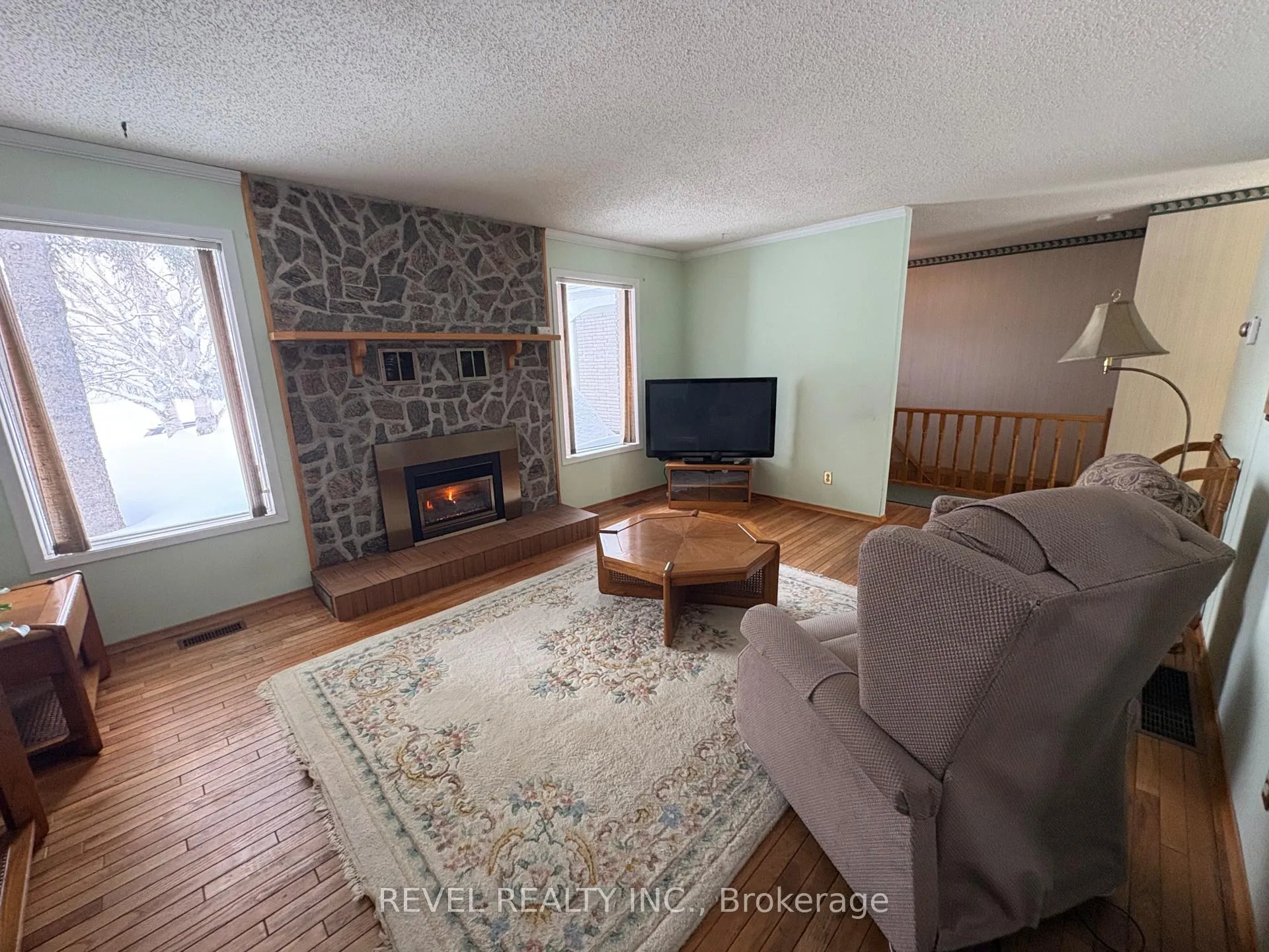 Photo 9 of 390 Seventeenth Avenue, Cochrane — HOMEH