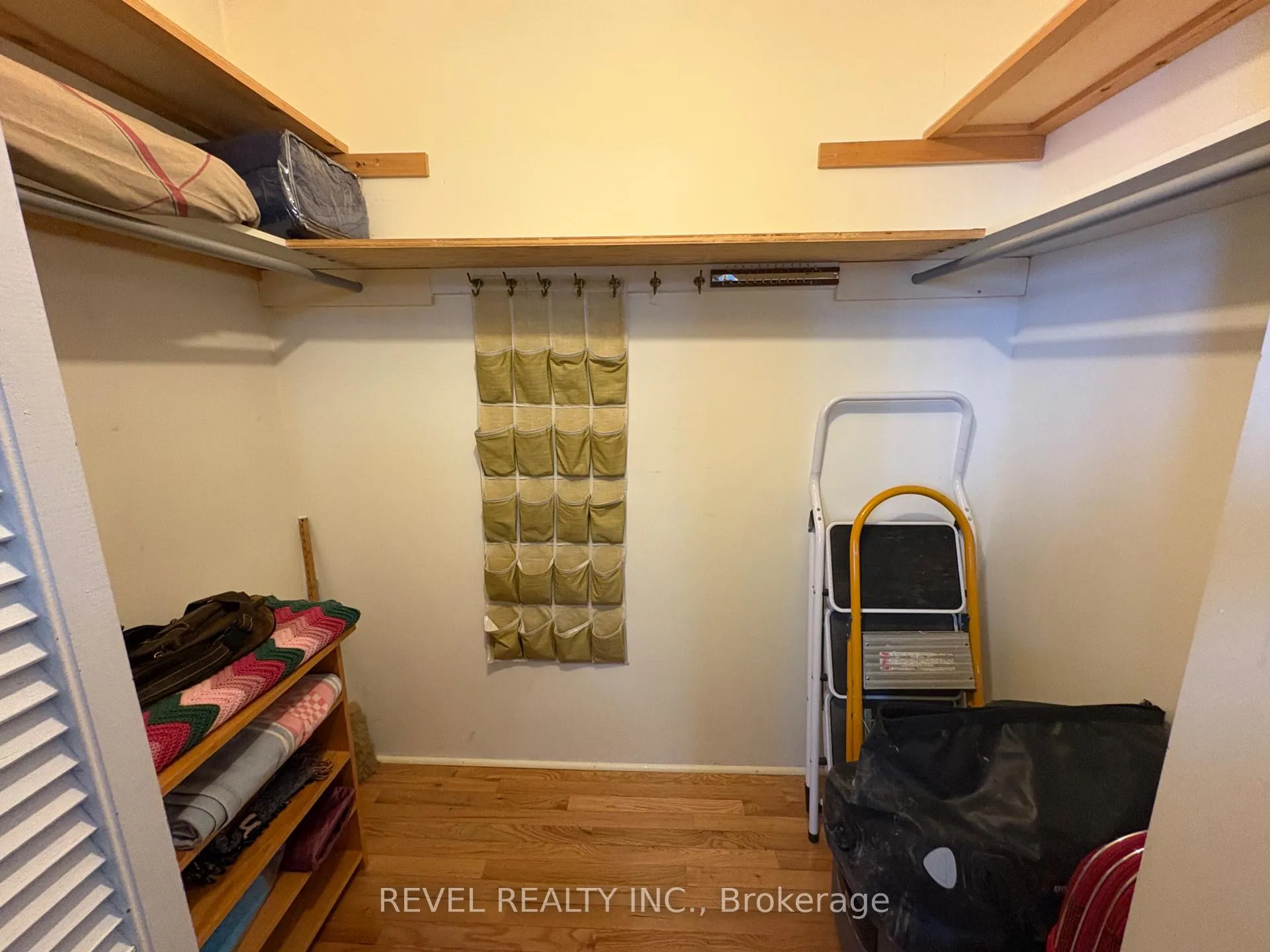 Photo 22 of 390 Seventeenth Avenue, Cochrane — HOMEH