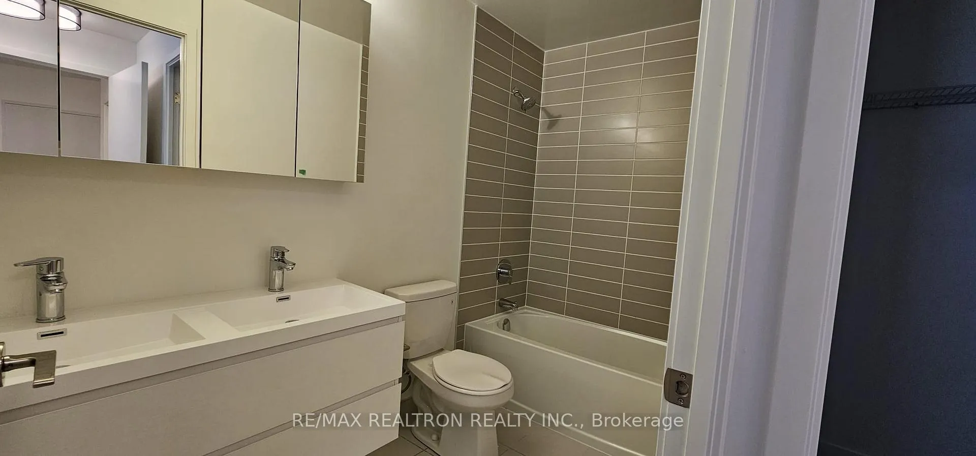 Photo 5 of Unit 306, 38 Simcoe Promenade, Markham, Unionville — HOMEH
