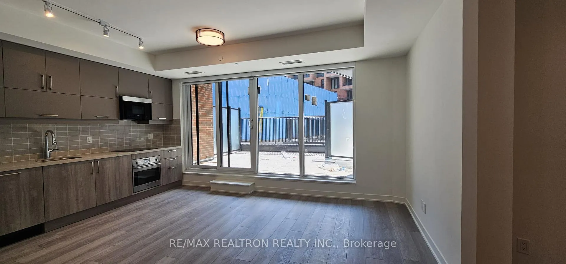 Photo 7 of Unit 306, 38 Simcoe Promenade, Markham, Unionville — HOMEH