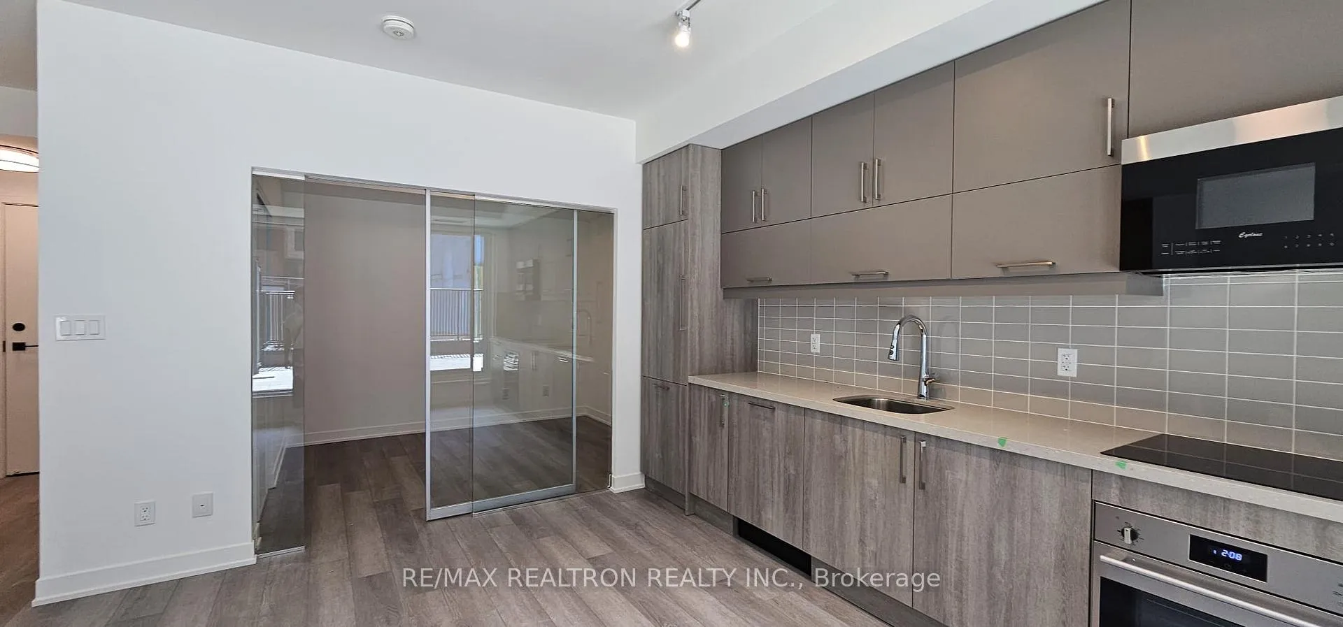 Photo 10 of Unit 306, 38 Simcoe Promenade, Markham, Unionville — HOMEH