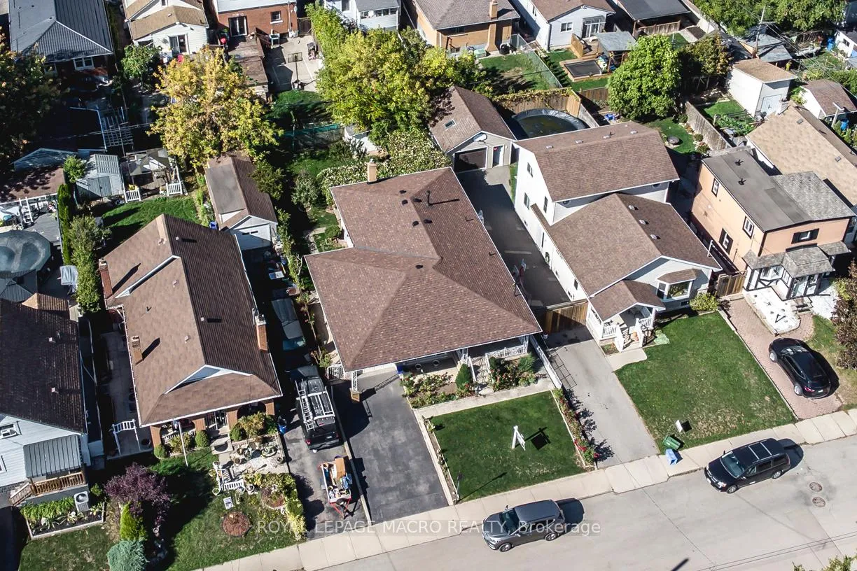 Photo 2 of 31 Adair Avenue N, Hamilton, McQuesten — HOMEH