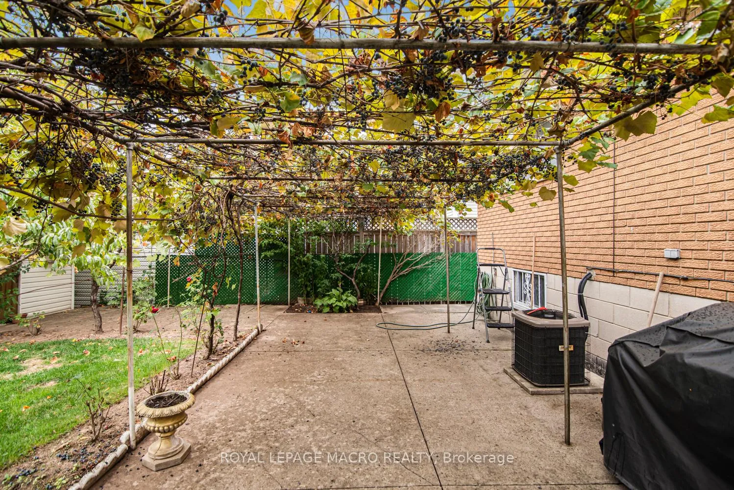 Photo 40 of 31 Adair Avenue N, Hamilton, McQuesten — HOMEH