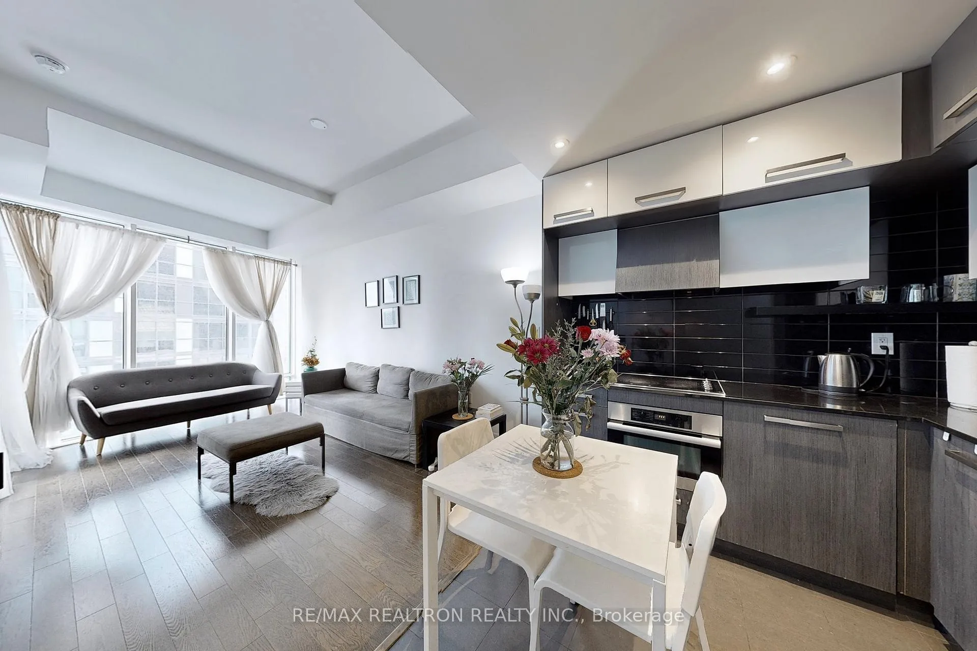 Photo 3 of Unit 1111, 8 The Esplanade, Toronto, Waterfront Communities — HOMEH