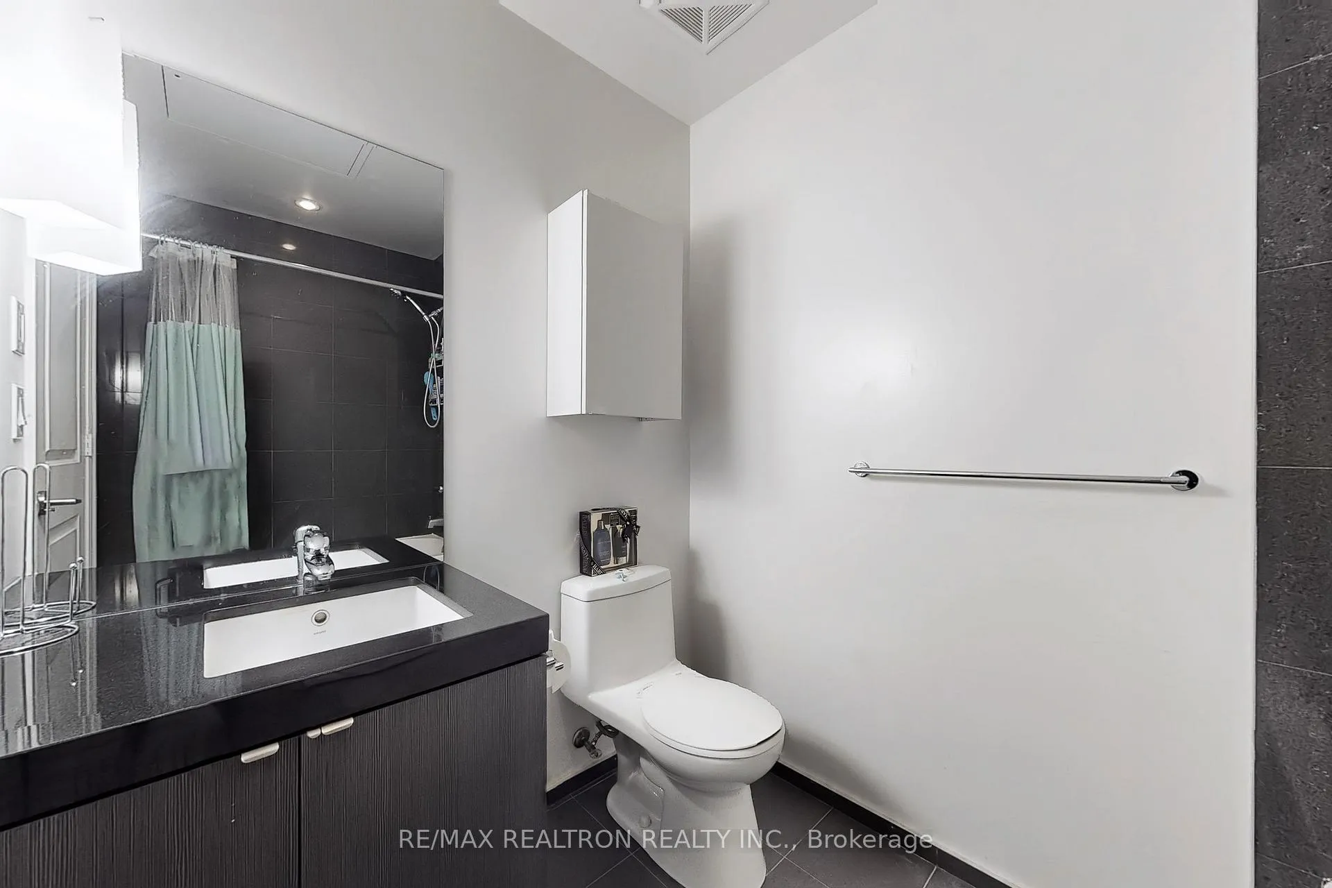 Photo 5 of Unit 1111, 8 The Esplanade, Toronto, Waterfront Communities — HOMEH
