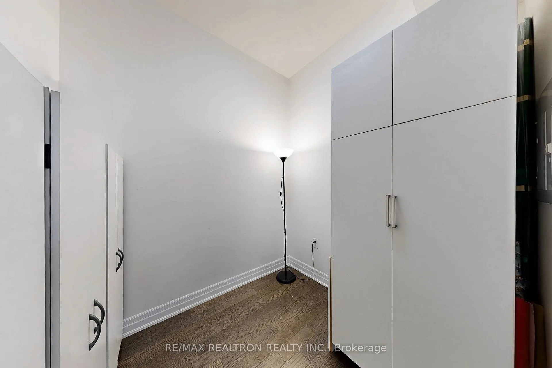 Photo 7 of Unit 1111, 8 The Esplanade, Toronto, Waterfront Communities — HOMEH